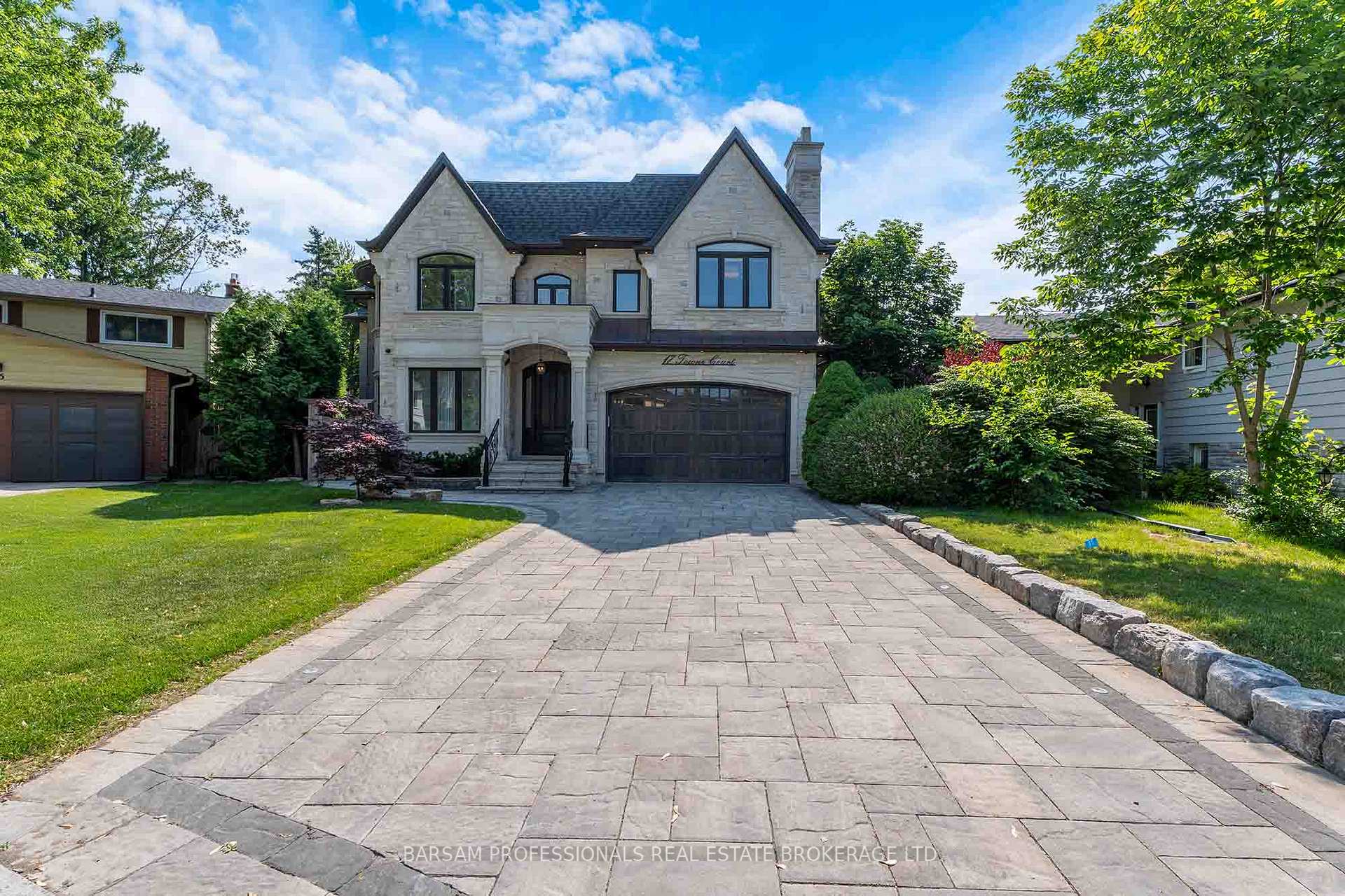 Photo 1 of 17 Towne Court, Markham, Unionville — HOMEH