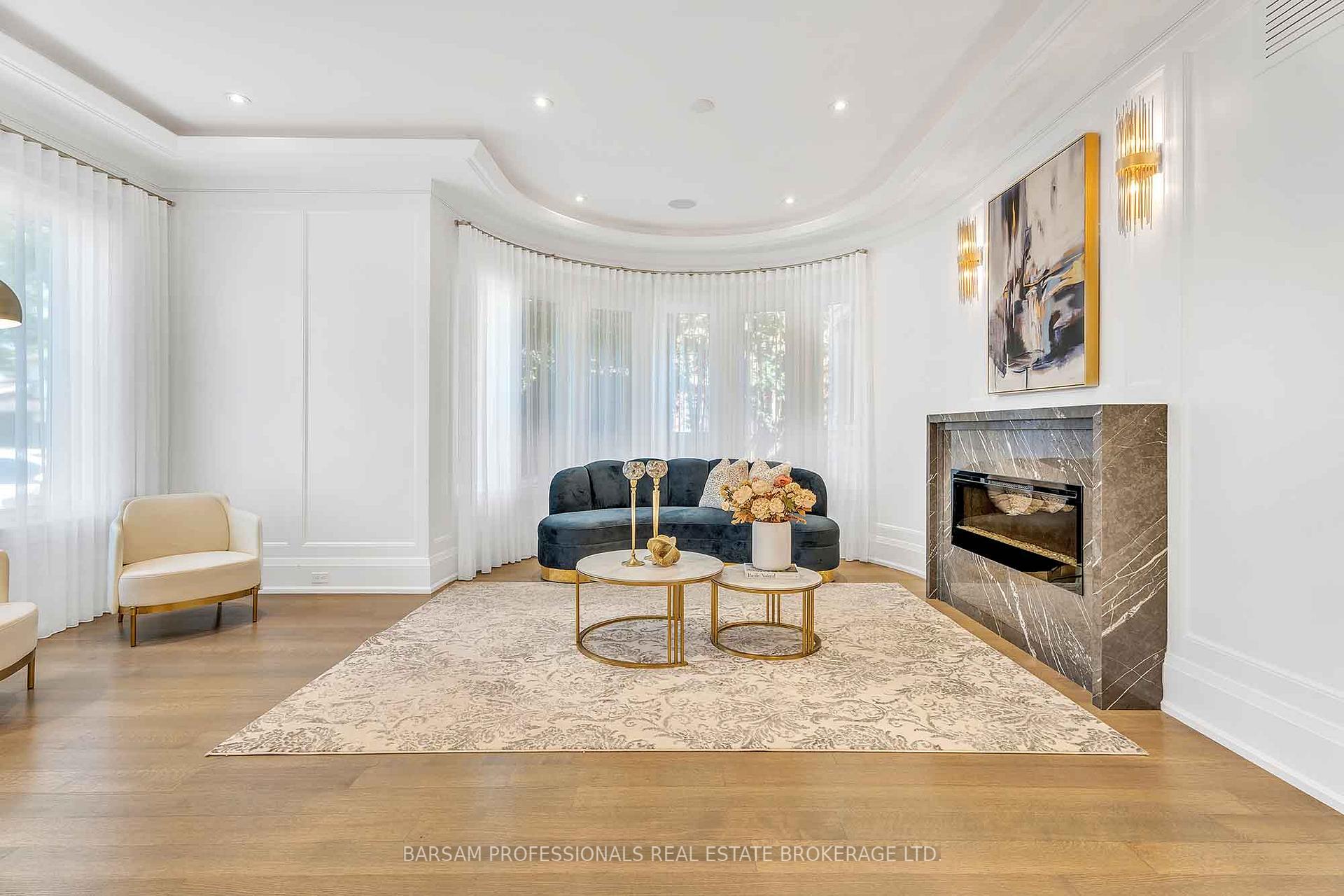 Photo 6 of 17 Towne Court, Markham, Unionville — HOMEH