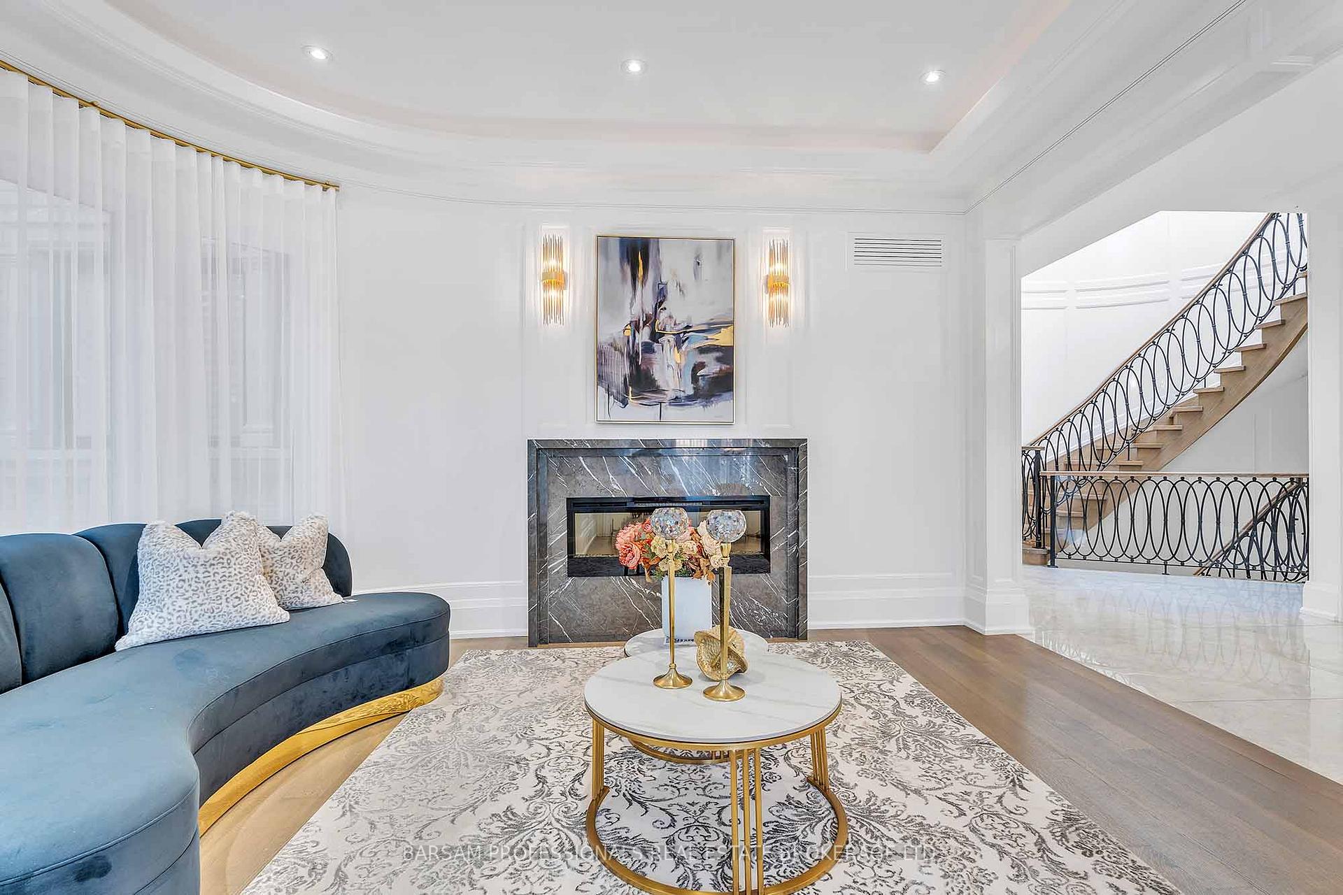 Photo 8 of 17 Towne Court, Markham, Unionville — HOMEH