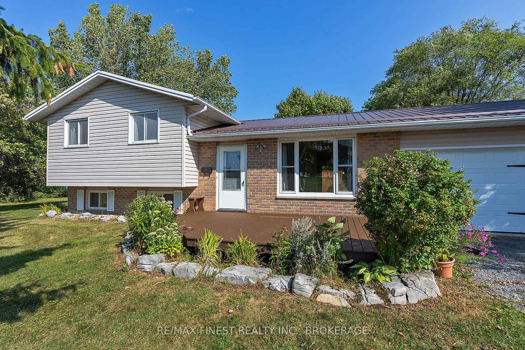 Photo 3 of 6 Marino Drive, Kingston, City North of 401 — HOMEH