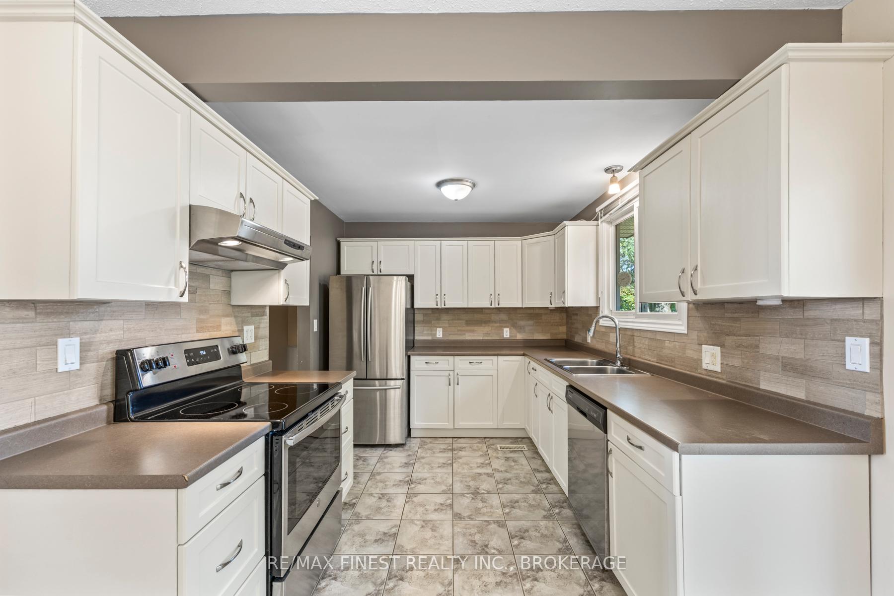 Photo 11 of 6 Marino Drive, Kingston, City North of 401 — HOMEH
