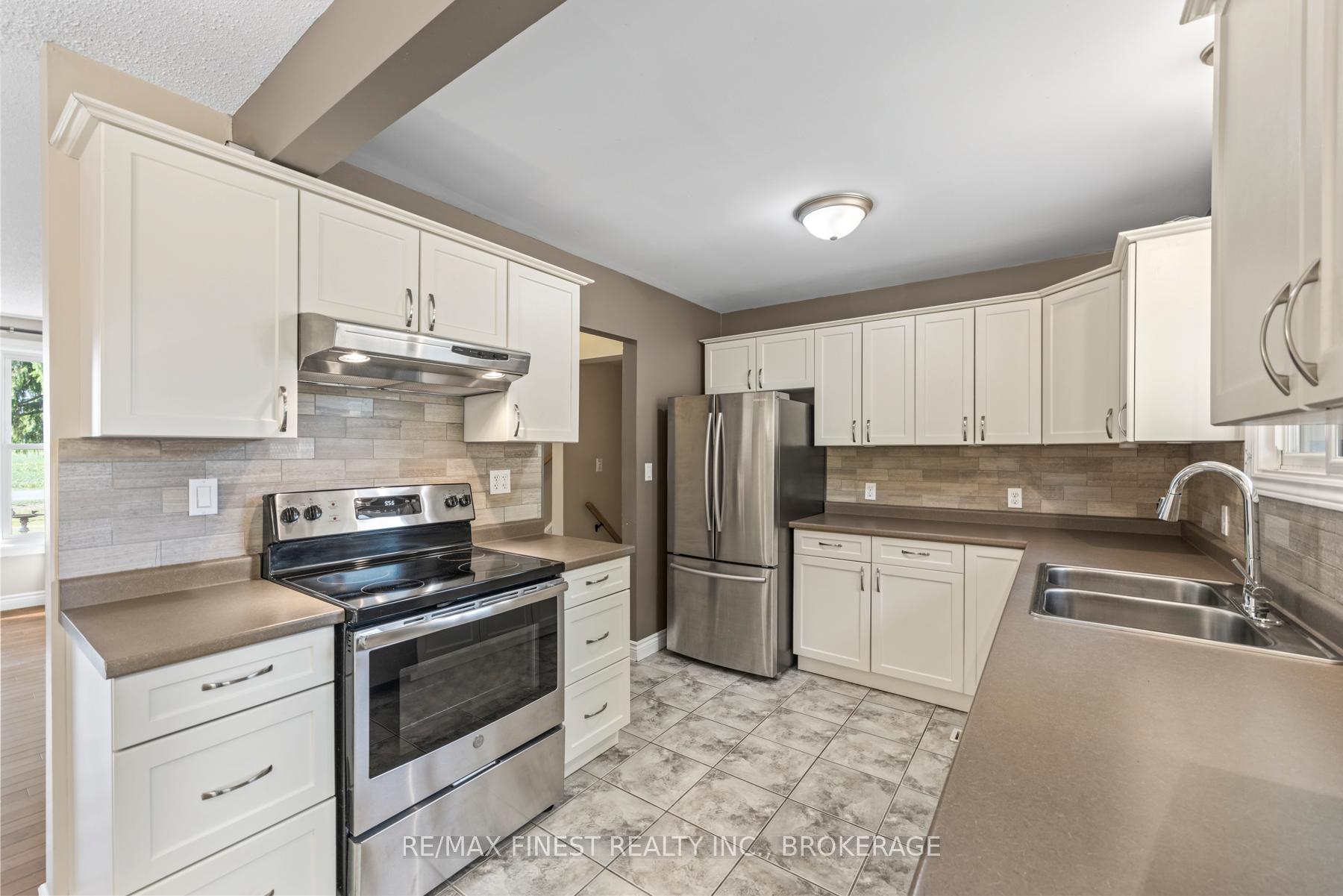 Photo 12 of 6 Marino Drive, Kingston, City North of 401 — HOMEH
