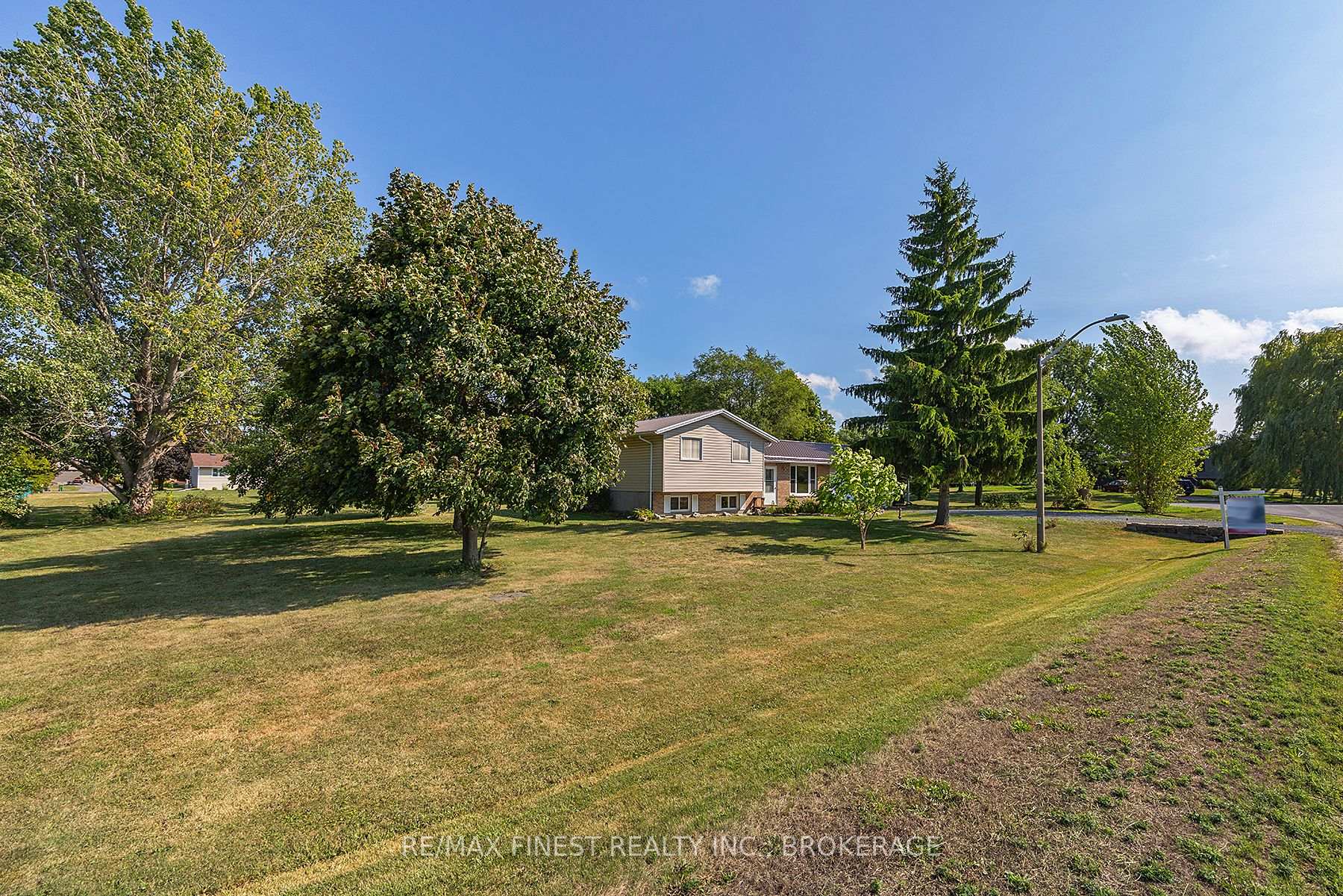 Photo 46 of 6 Marino Drive, Kingston, City North of 401 — HOMEH