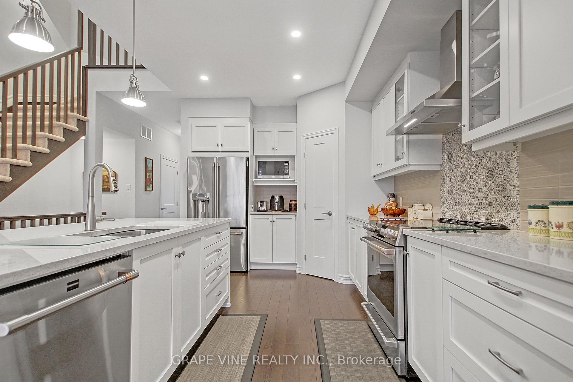 Photo 7 of 4836 Abbott Street E, Ottawa, Kanata - Emerald Meadows/Trailwest — HOMEH