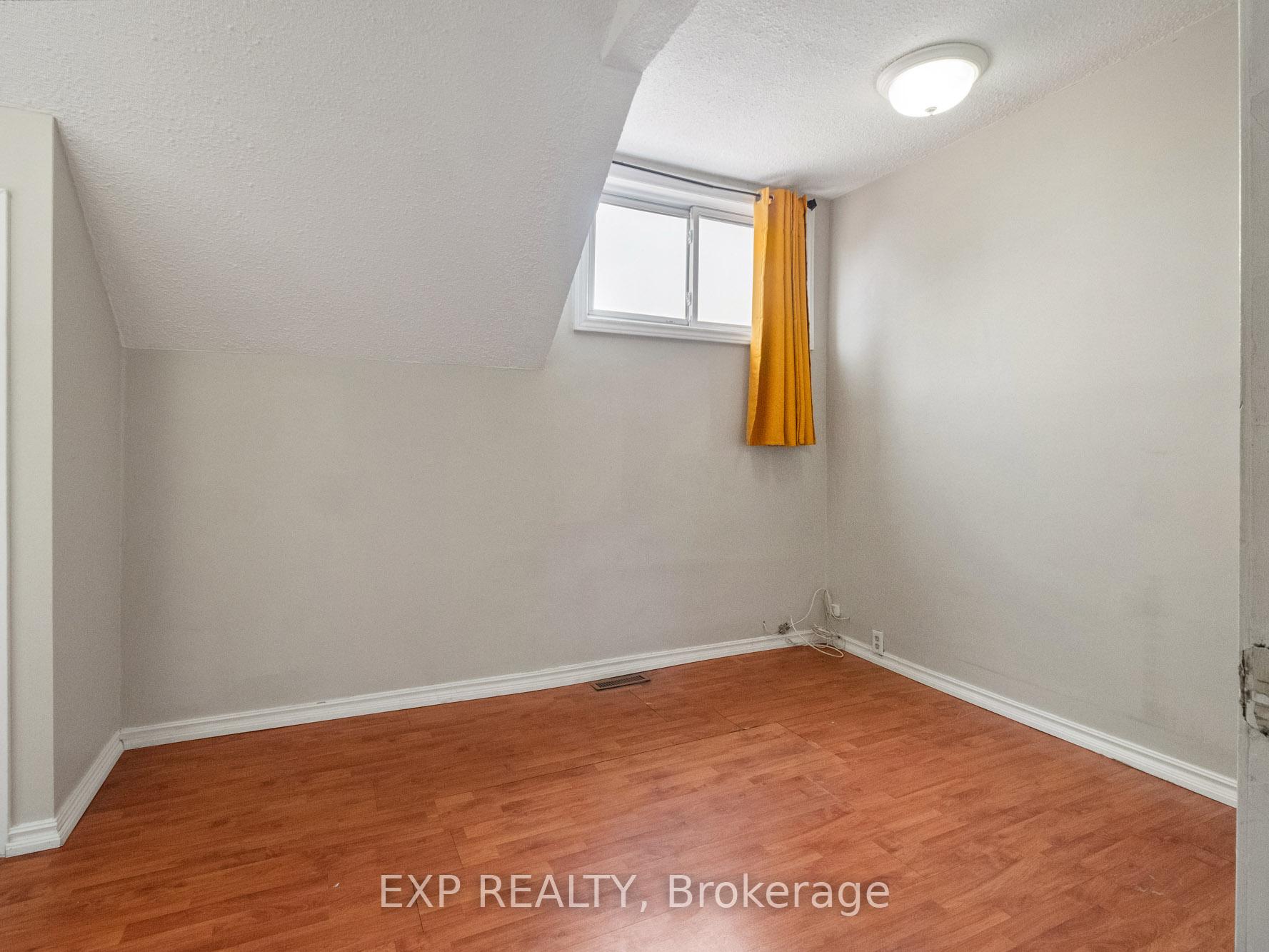 Photo 1 of 33 Fraser Avenue, Hamilton, Crown Point — HOMEH