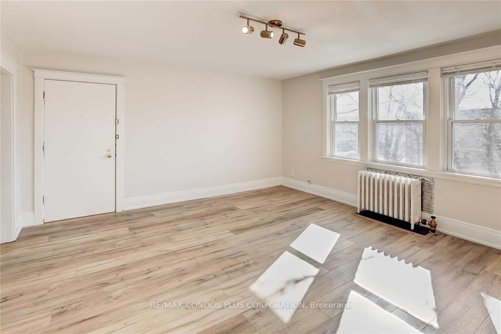 Photo 2 of Unit 6, 4 North Oval Street, Hamilton, Westdale — HOMEH