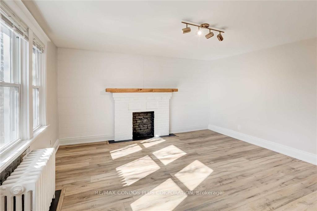 Photo 4 of Unit 6, 4 North Oval Street, Hamilton, Westdale — HOMEH