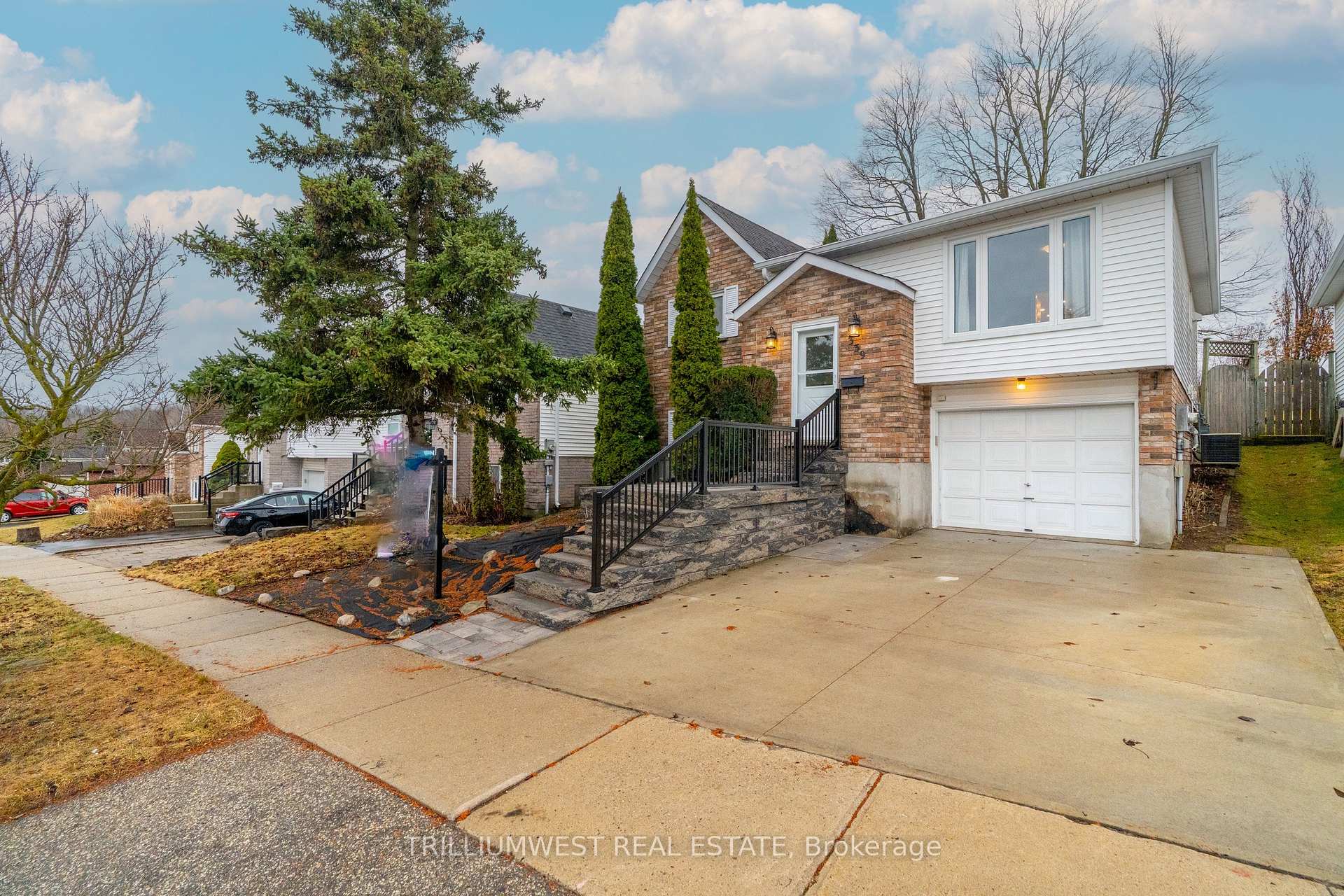 Photo 2 of 339 Misty Crescent, Kitchener — HOMEH
