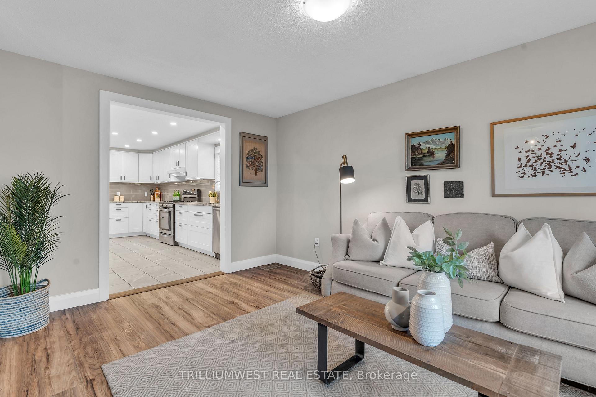 Photo 5 of 339 Misty Crescent, Kitchener — HOMEH
