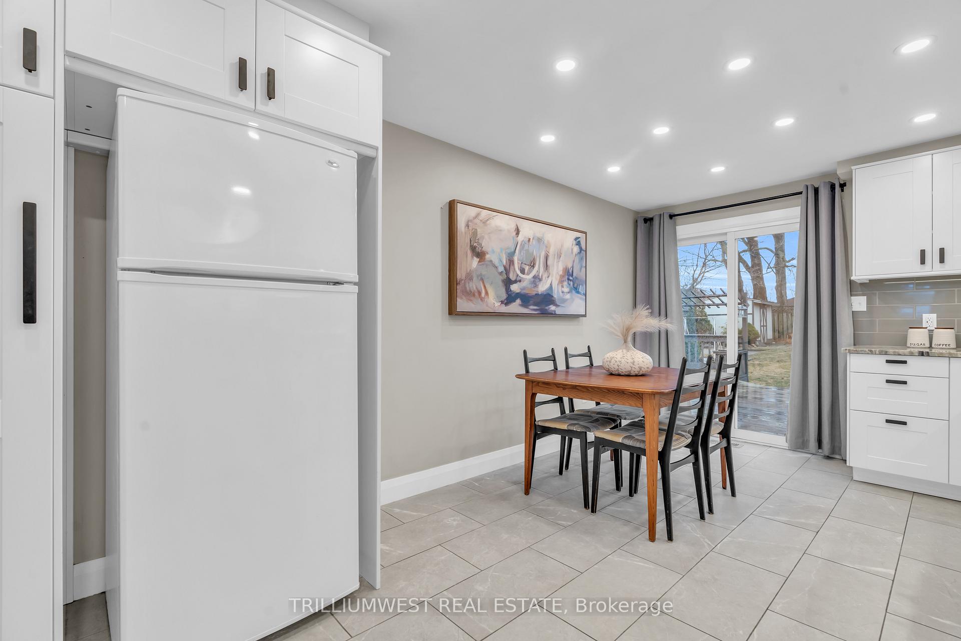 Photo 10 of 339 Misty Crescent, Kitchener — HOMEH