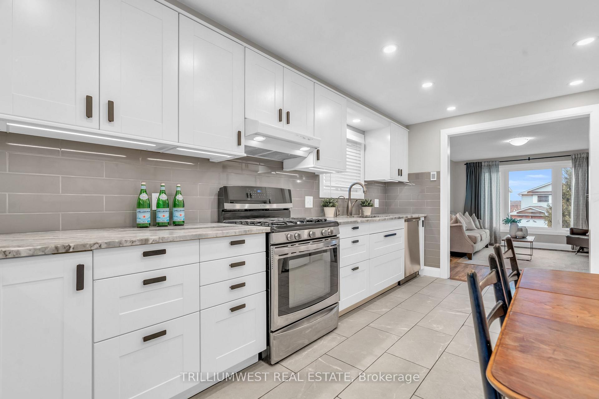 Photo 11 of 339 Misty Crescent, Kitchener — HOMEH