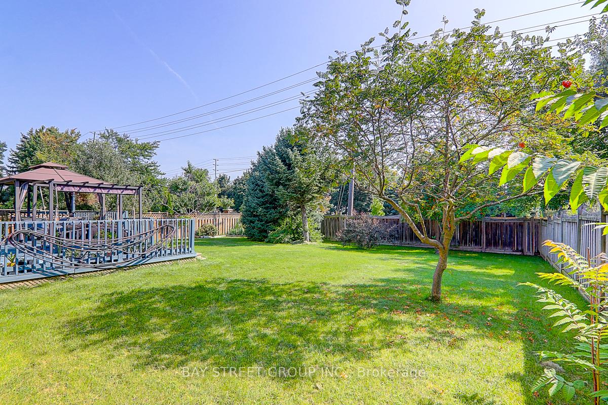 Photo 3 of 39 Calderbridge Crescent, Markham, Unionville — HOMEH