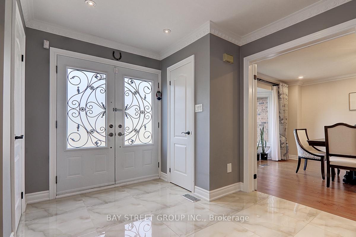 Photo 4 of 39 Calderbridge Crescent, Markham, Unionville — HOMEH