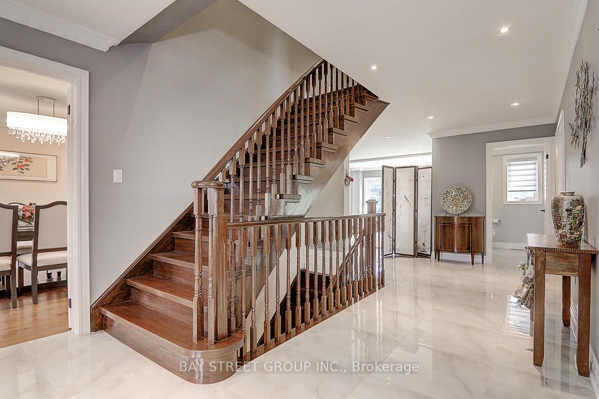 Photo 5 of 39 Calderbridge Crescent, Markham, Unionville — HOMEH