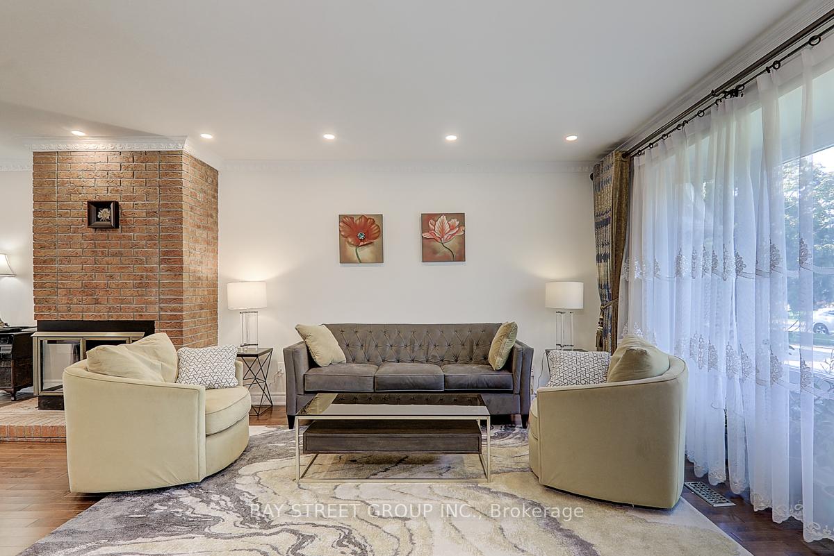 Photo 7 of 39 Calderbridge Crescent, Markham, Unionville — HOMEH