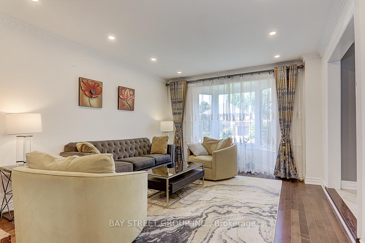 Photo 8 of 39 Calderbridge Crescent, Markham, Unionville — HOMEH