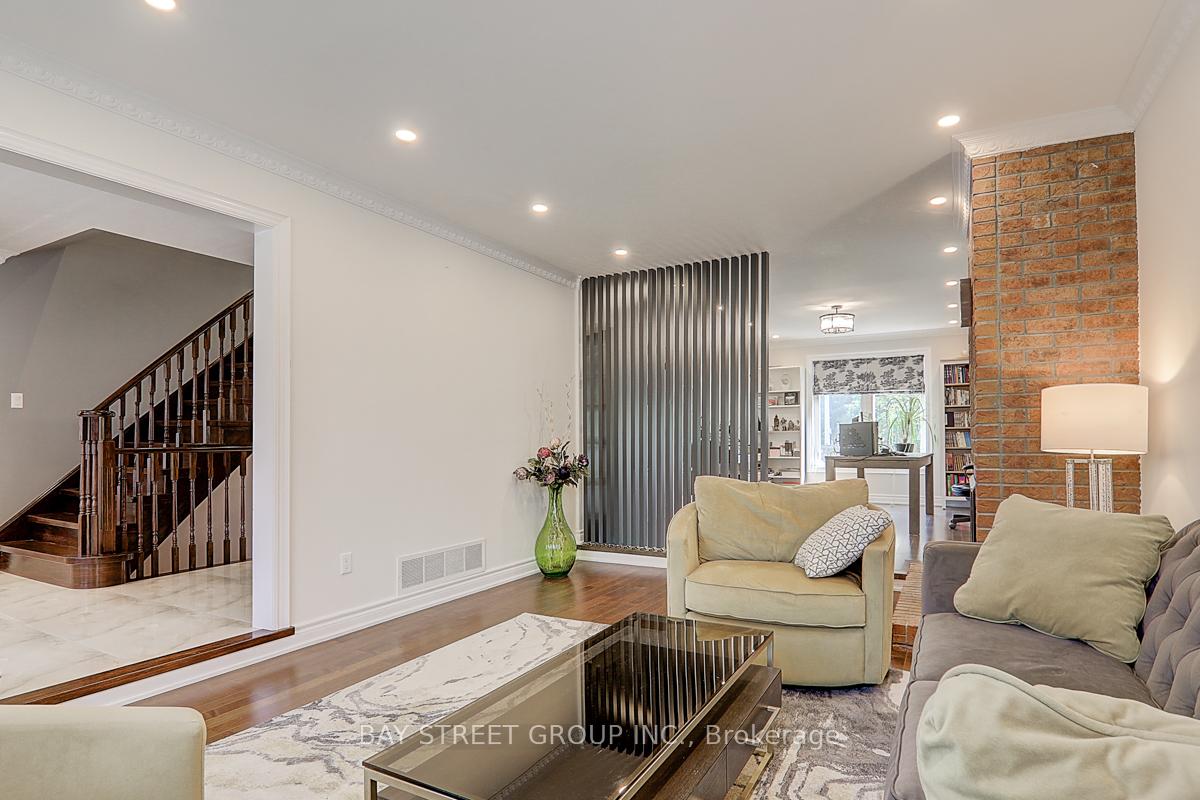 Photo 9 of 39 Calderbridge Crescent, Markham, Unionville — HOMEH