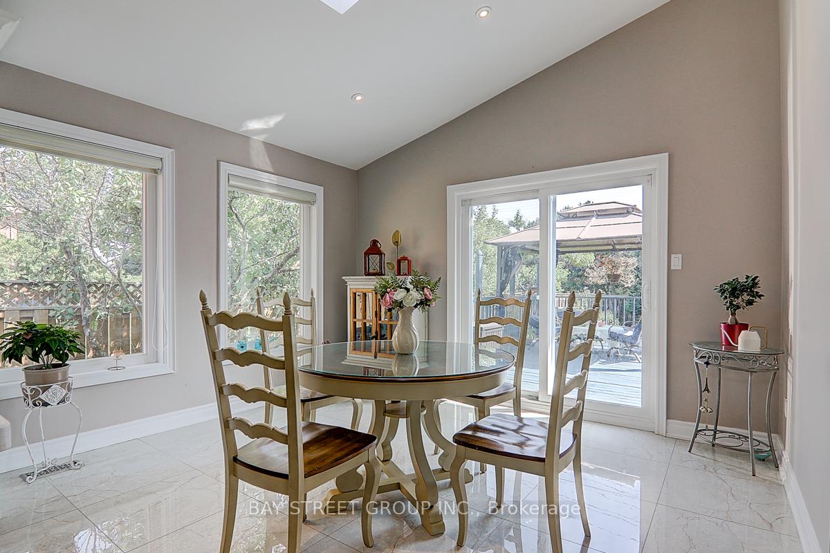 Photo 20 of 39 Calderbridge Crescent, Markham, Unionville — HOMEH