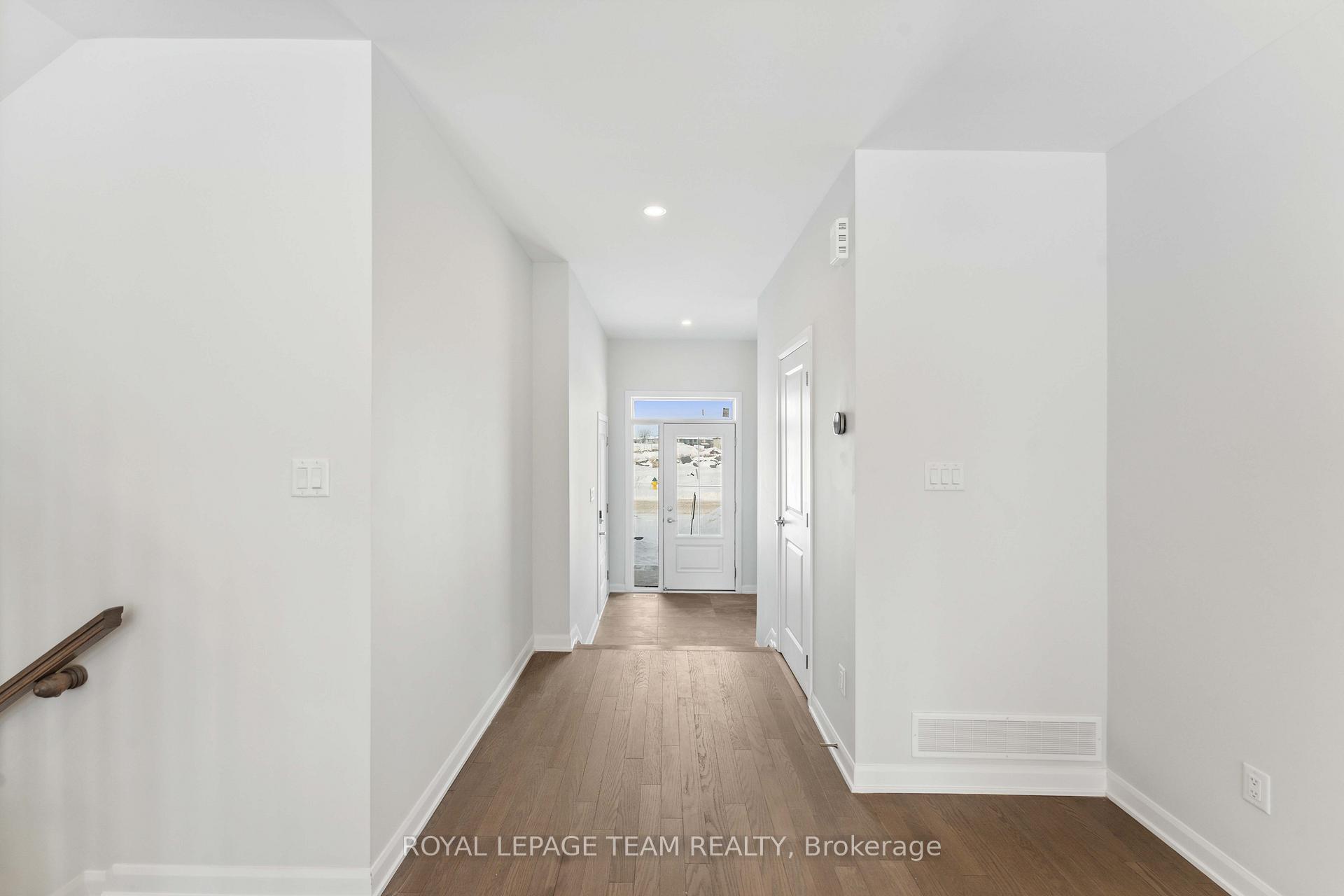 Photo 2 of 715 Fairline Row, Ottawa, Kanata - Emerald Meadows/Trailwest — HOMEH