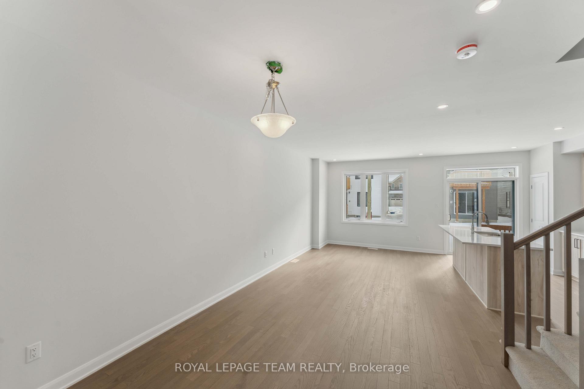 Photo 4 of 715 Fairline Row, Ottawa, Kanata - Emerald Meadows/Trailwest — HOMEH