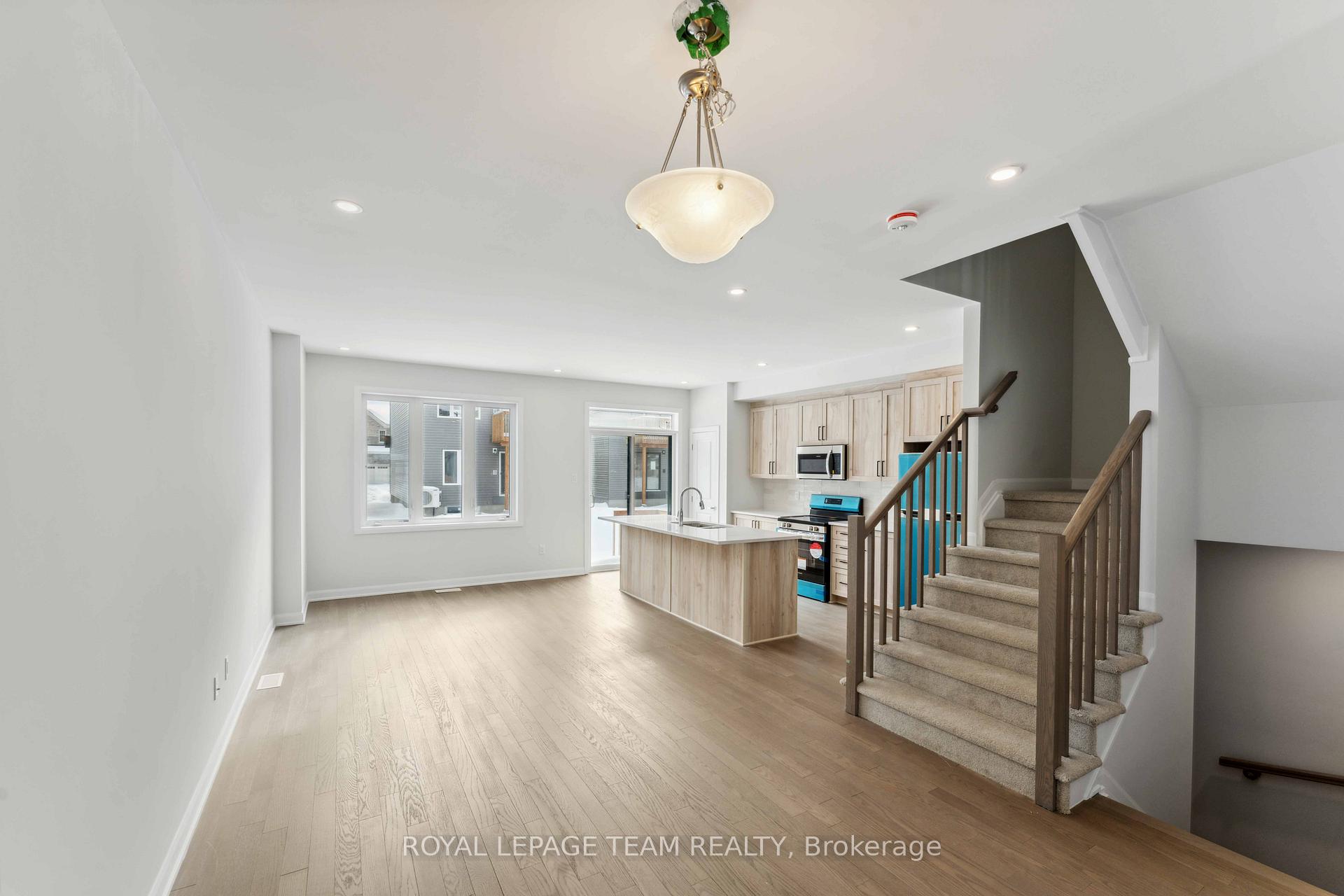 Photo 5 of 715 Fairline Row, Ottawa, Kanata - Emerald Meadows/Trailwest — HOMEH