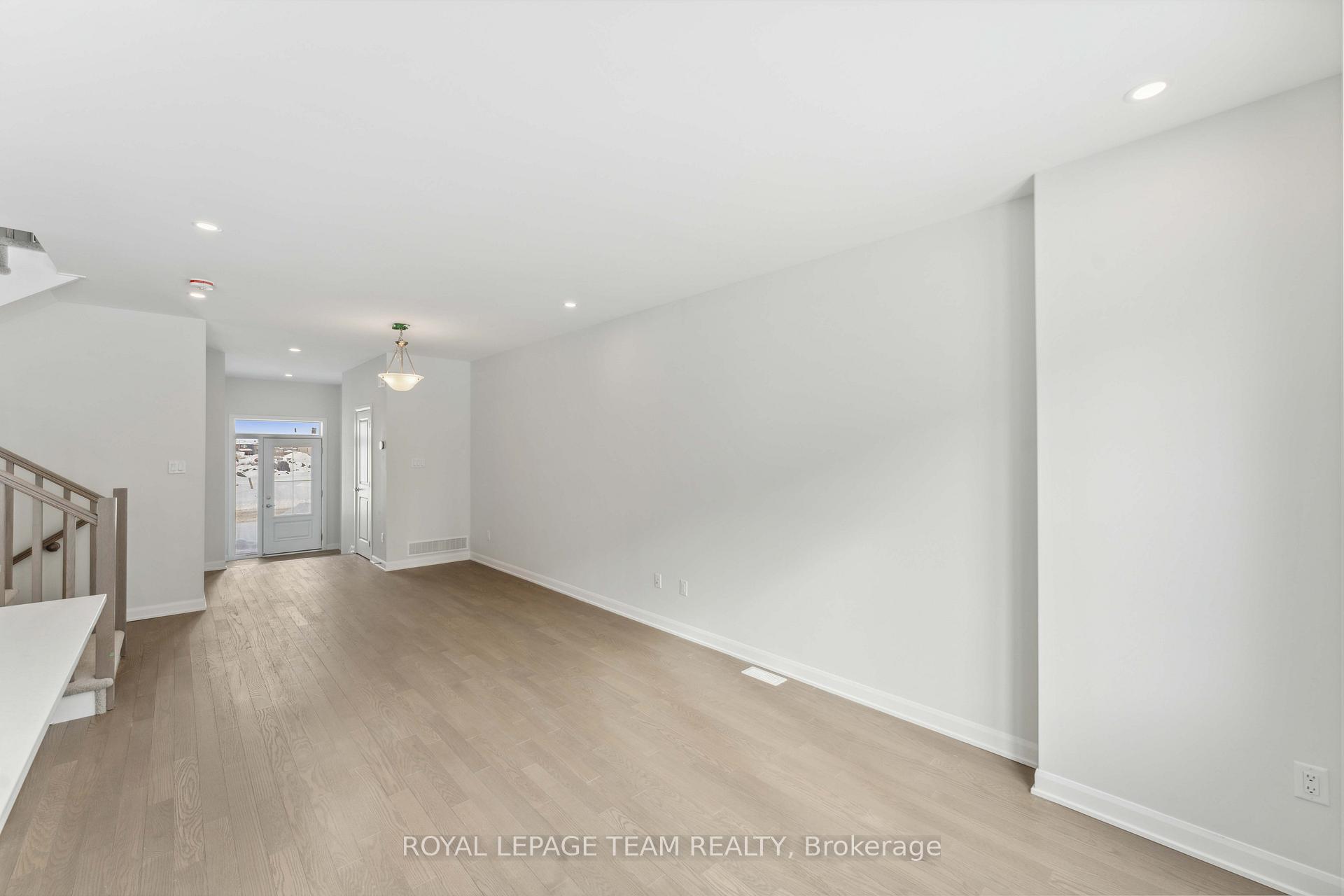 Photo 10 of 715 Fairline Row, Ottawa, Kanata - Emerald Meadows/Trailwest — HOMEH