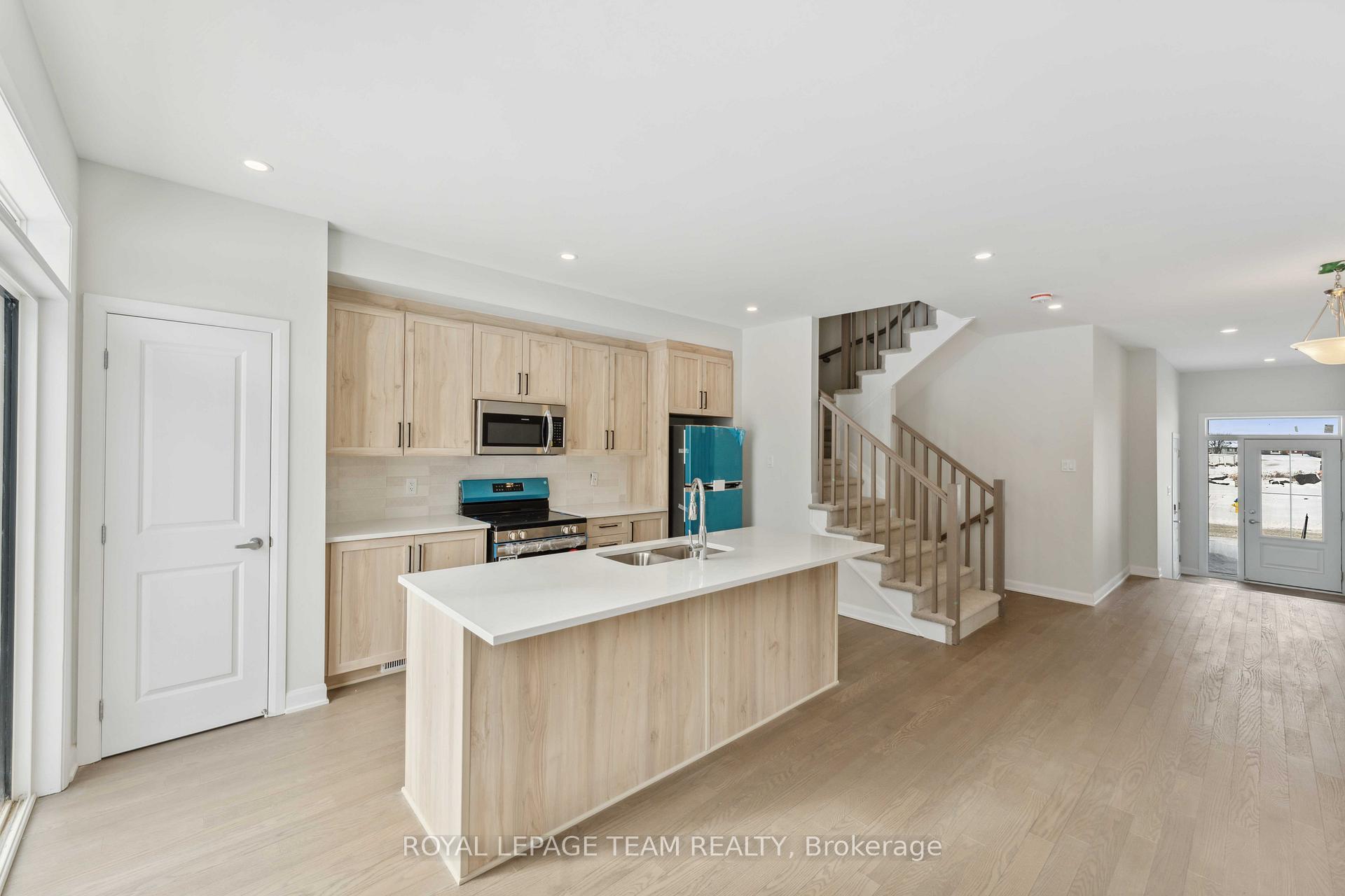 Photo 11 of 715 Fairline Row, Ottawa, Kanata - Emerald Meadows/Trailwest — HOMEH