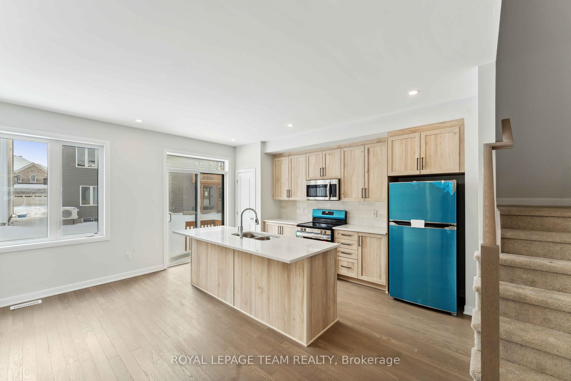 Photo 12 of 715 Fairline Row, Ottawa, Kanata - Emerald Meadows/Trailwest — HOMEH