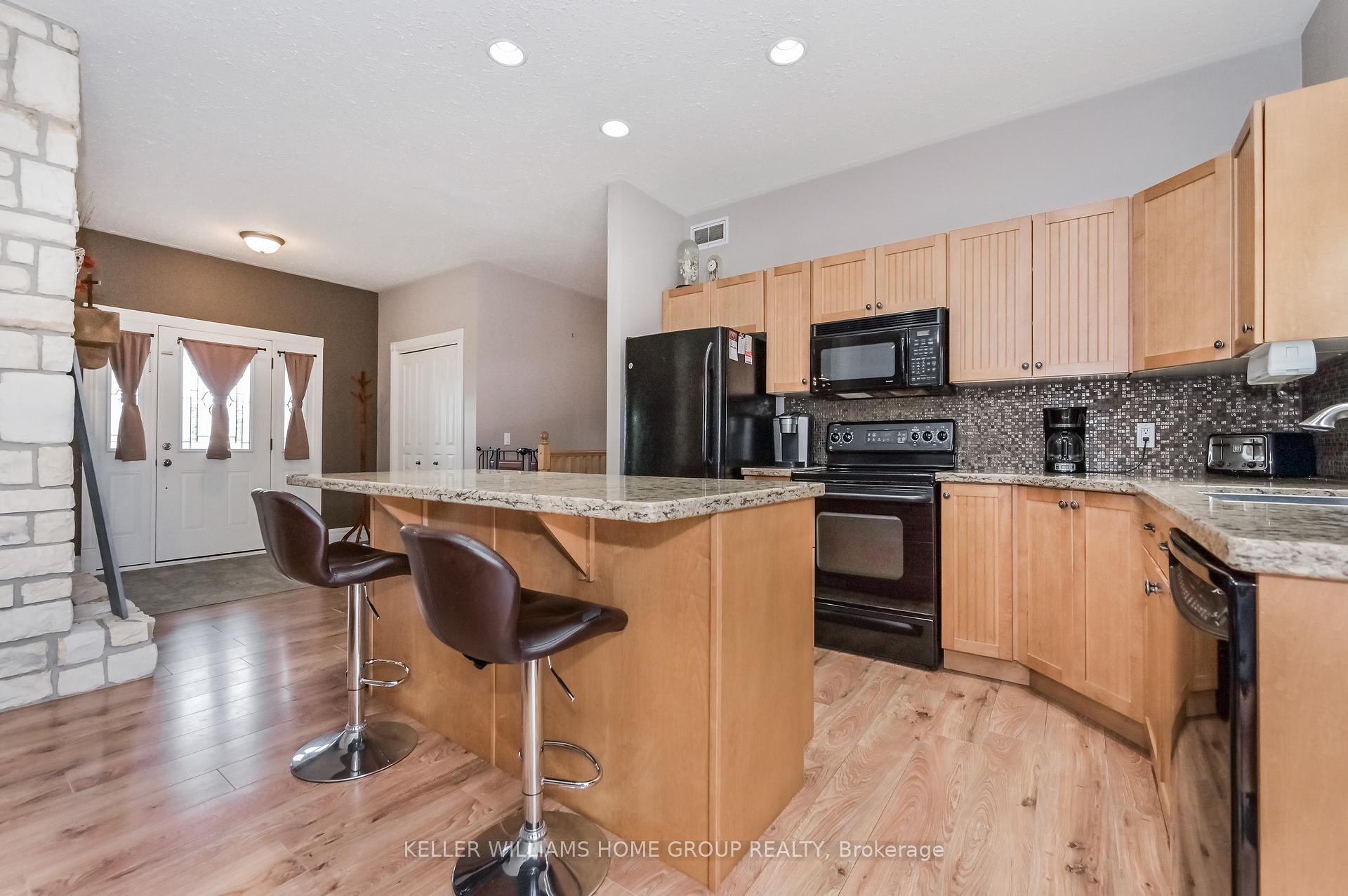 Photo 5 of 27 Highland Road, Minto — HOMEH