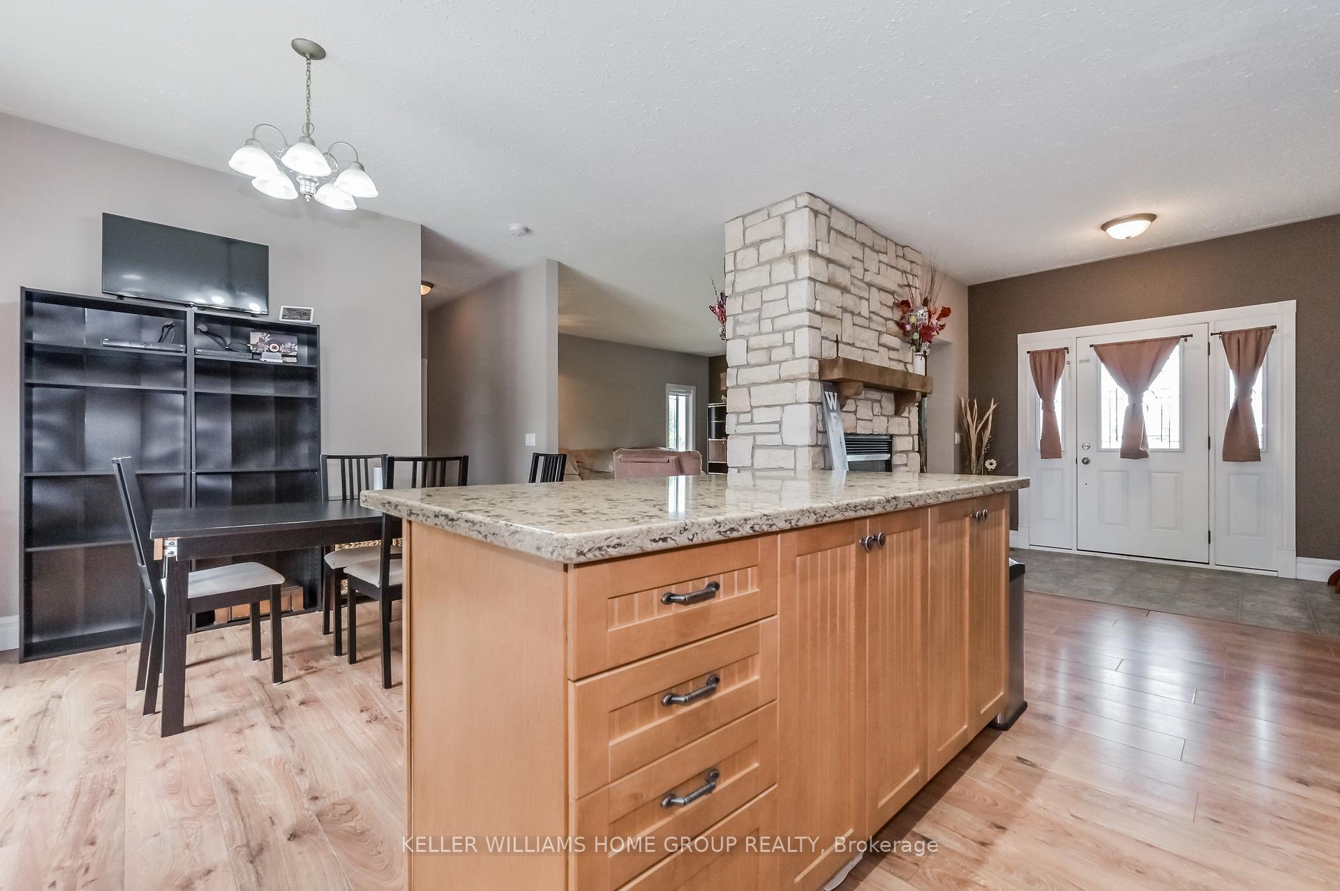 Photo 8 of 27 Highland Road, Minto — HOMEH