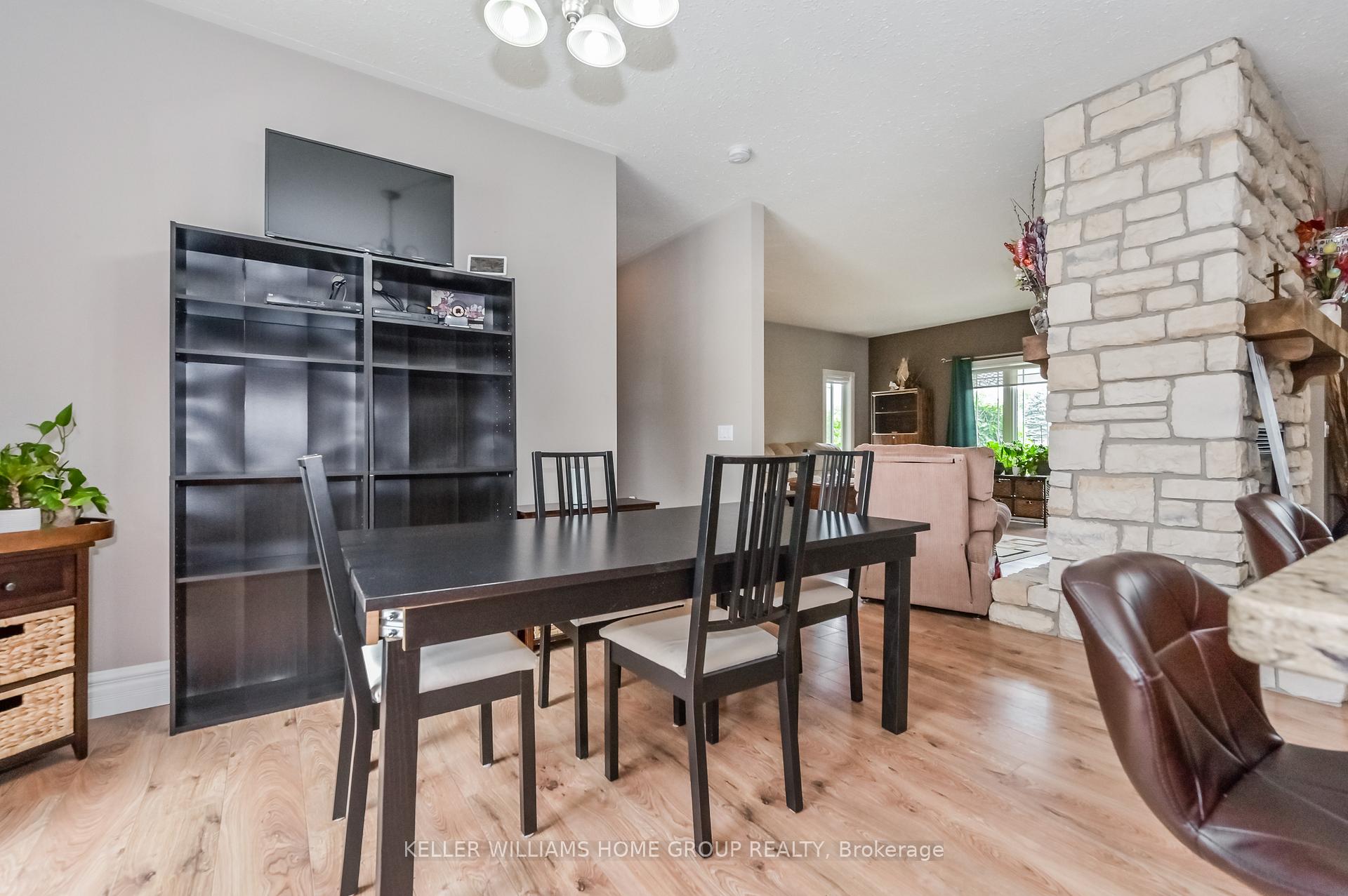 Photo 9 of 27 Highland Road, Minto — HOMEH
