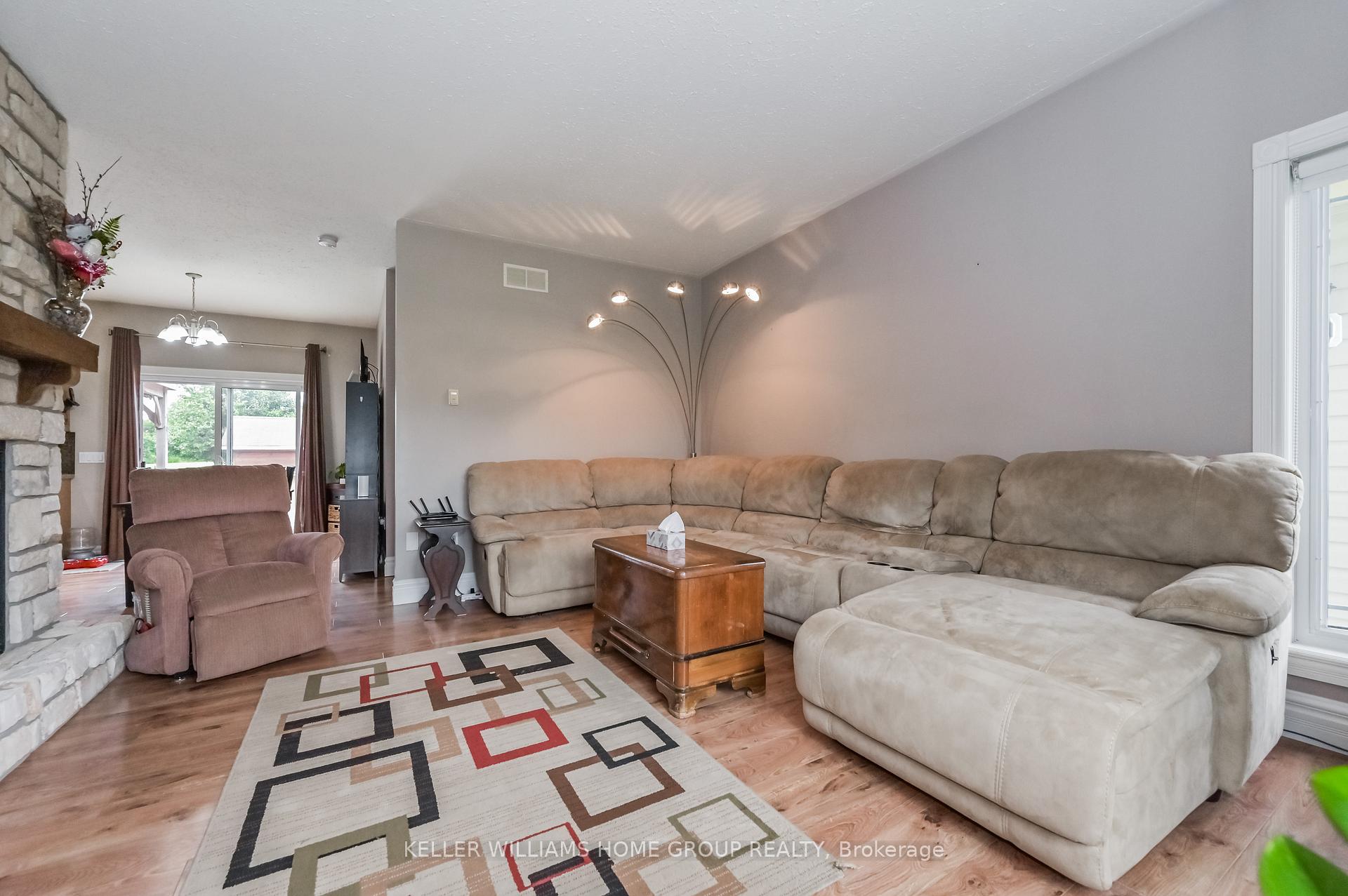 Photo 11 of 27 Highland Road, Minto — HOMEH
