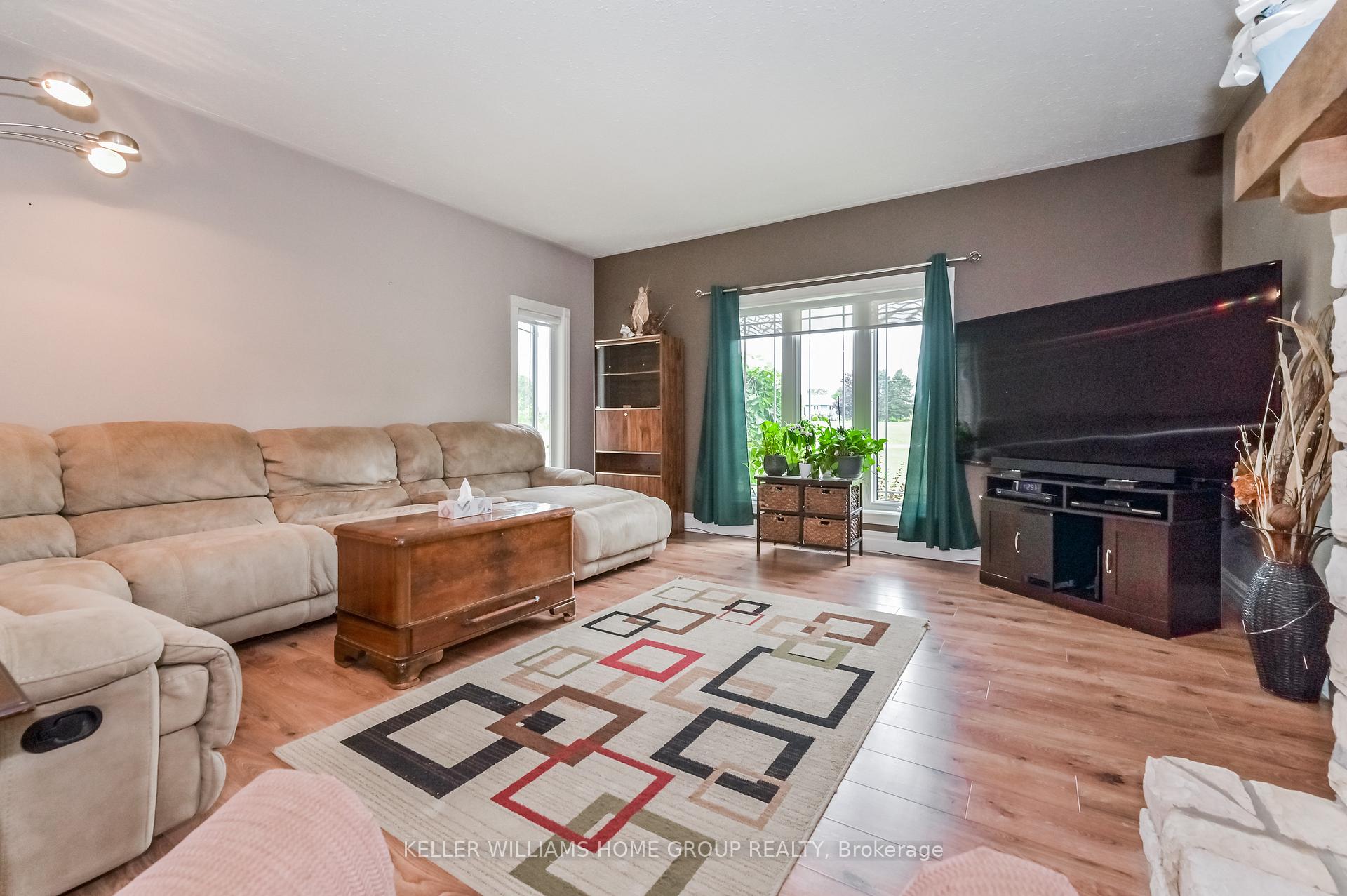 Photo 12 of 27 Highland Road, Minto — HOMEH