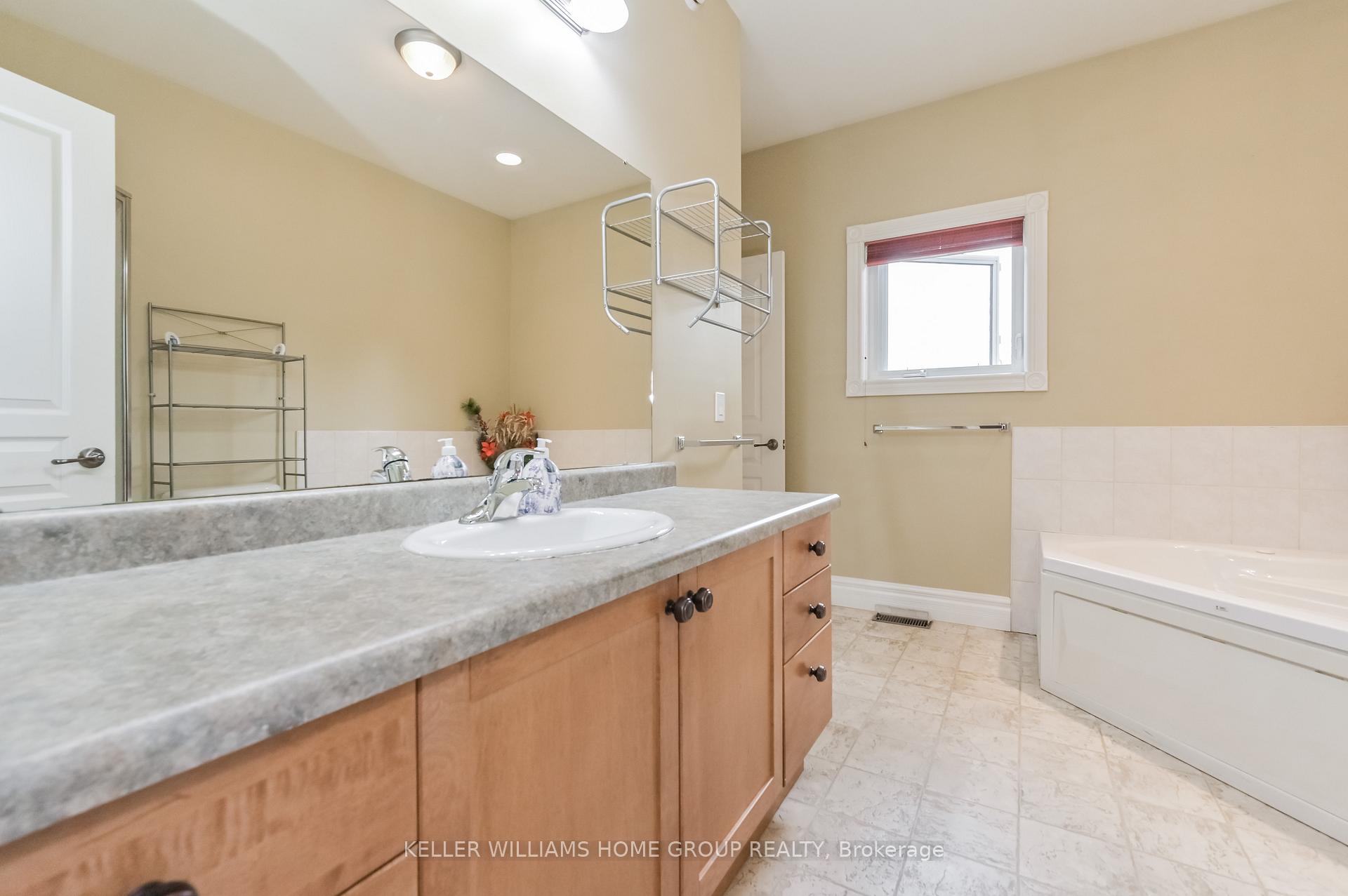 Photo 16 of 27 Highland Road, Minto — HOMEH