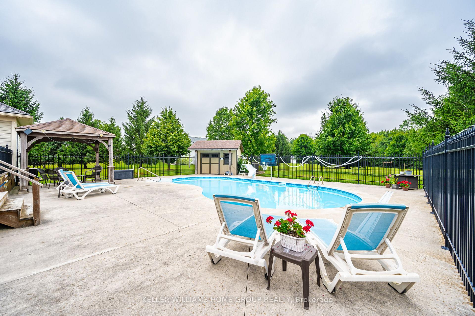 Photo 35 of 27 Highland Road, Minto — HOMEH