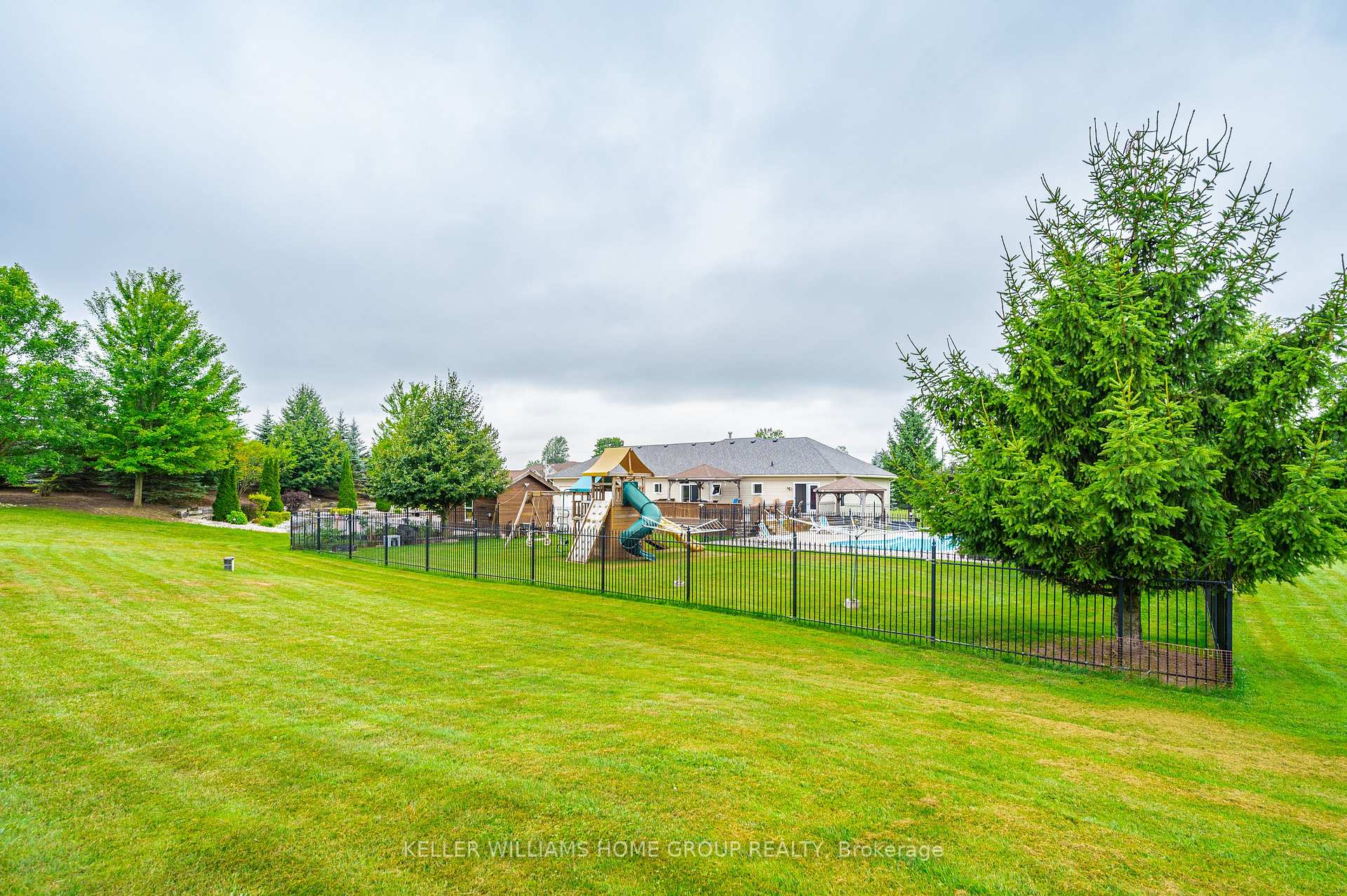 Photo 38 of 27 Highland Road, Minto — HOMEH
