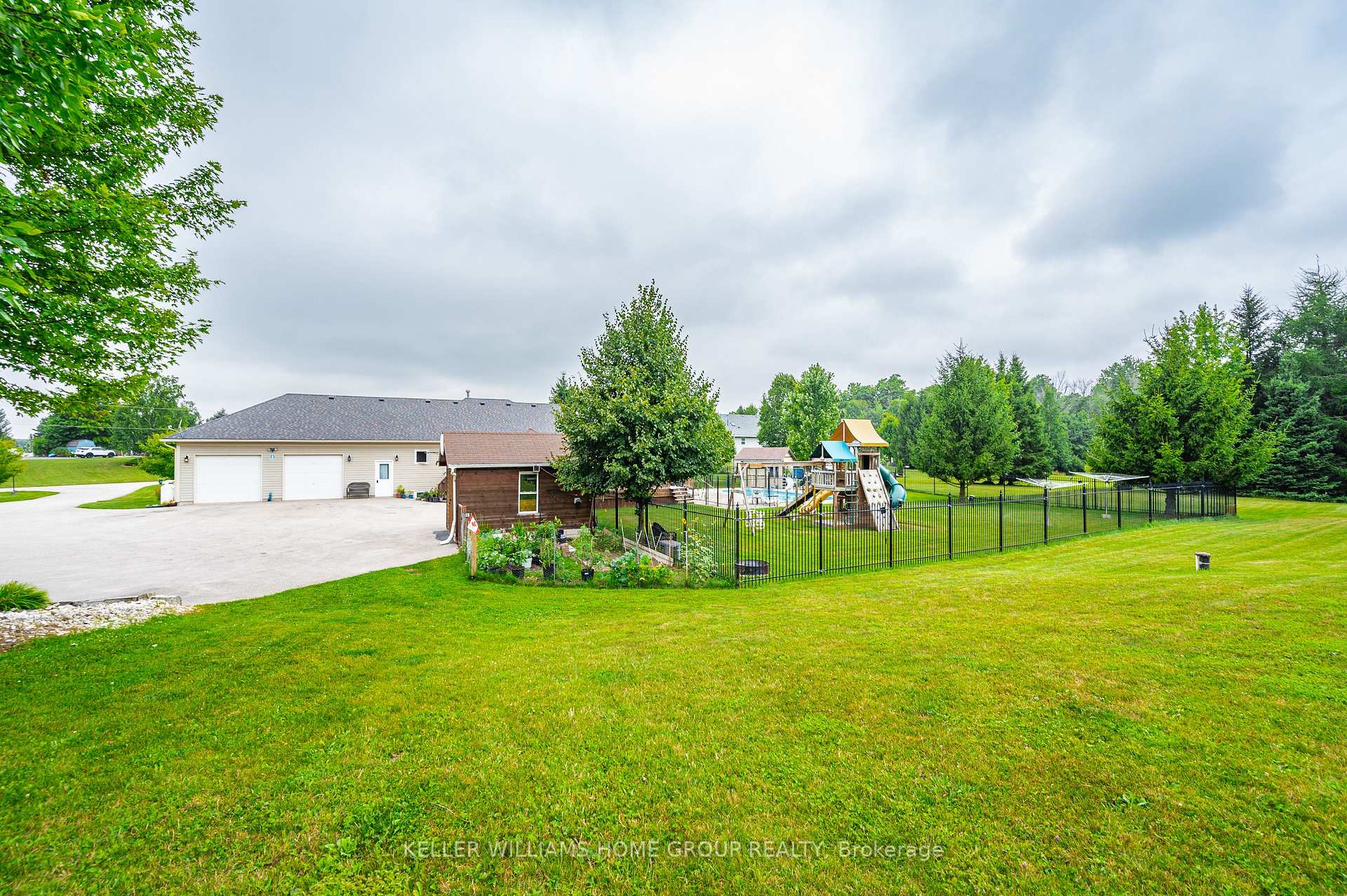 Photo 39 of 27 Highland Road, Minto — HOMEH