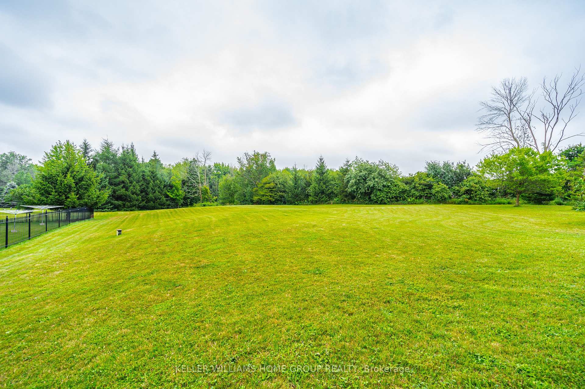 Photo 40 of 27 Highland Road, Minto — HOMEH