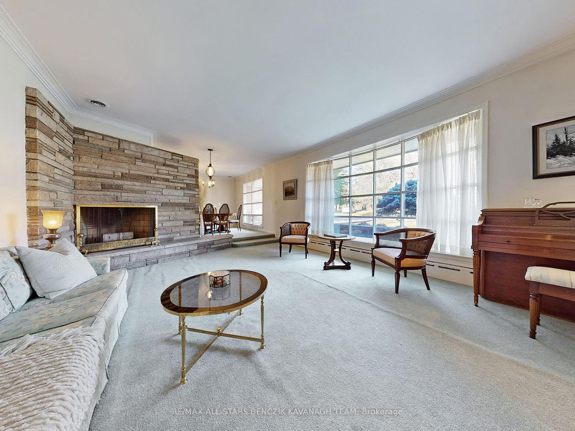 Photo 6 of 2 Savannah Crescent, Markham, Markham Village — HOMEH
