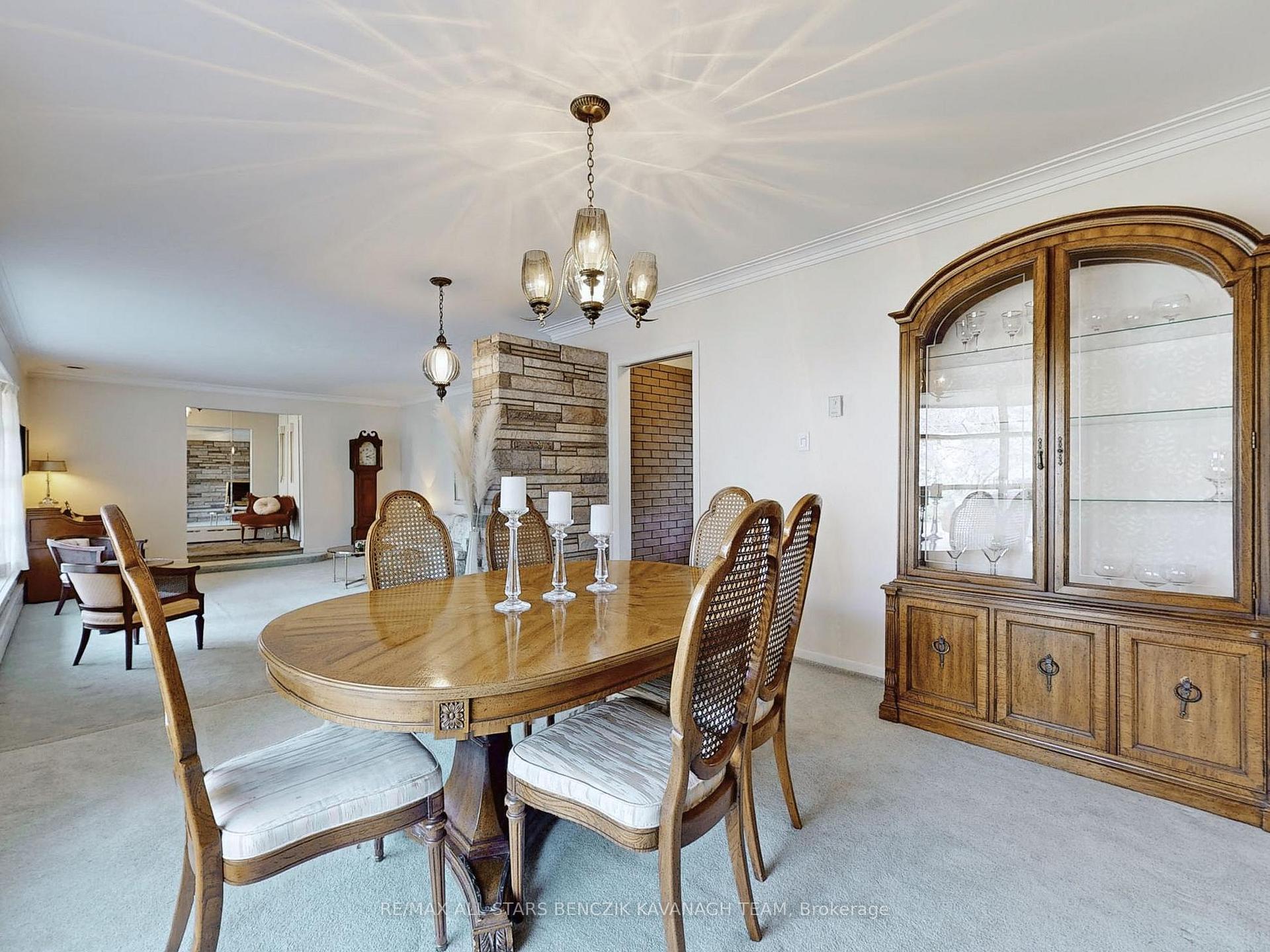 Photo 7 of 2 Savannah Crescent, Markham, Markham Village — HOMEH