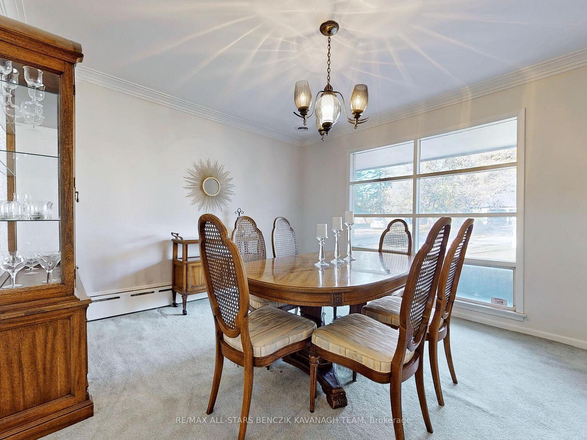 Photo 8 of 2 Savannah Crescent, Markham, Markham Village — HOMEH