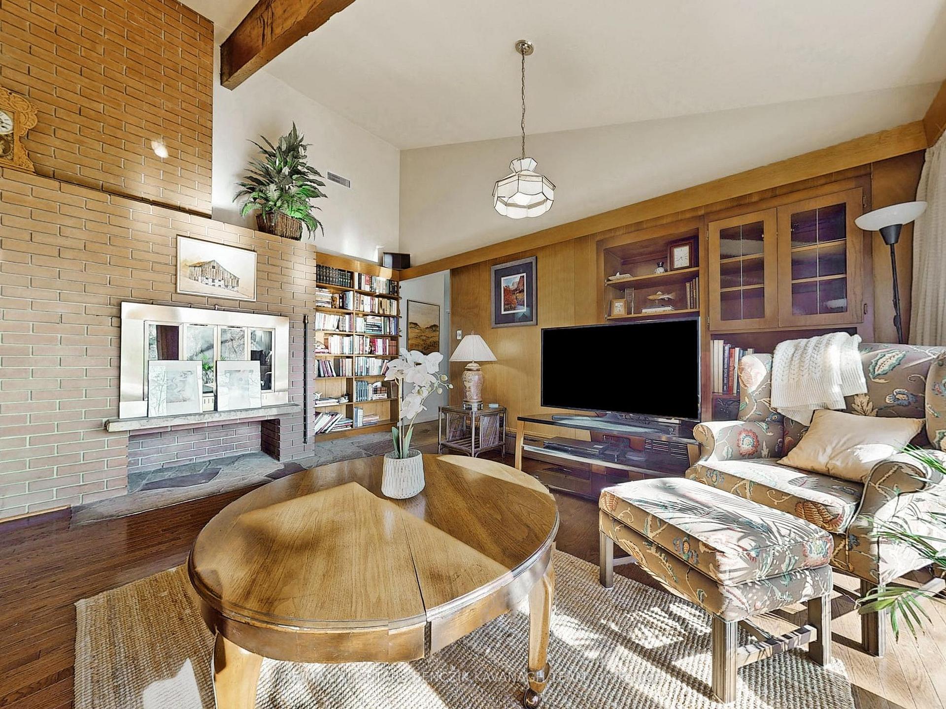 Photo 10 of 2 Savannah Crescent, Markham, Markham Village — HOMEH