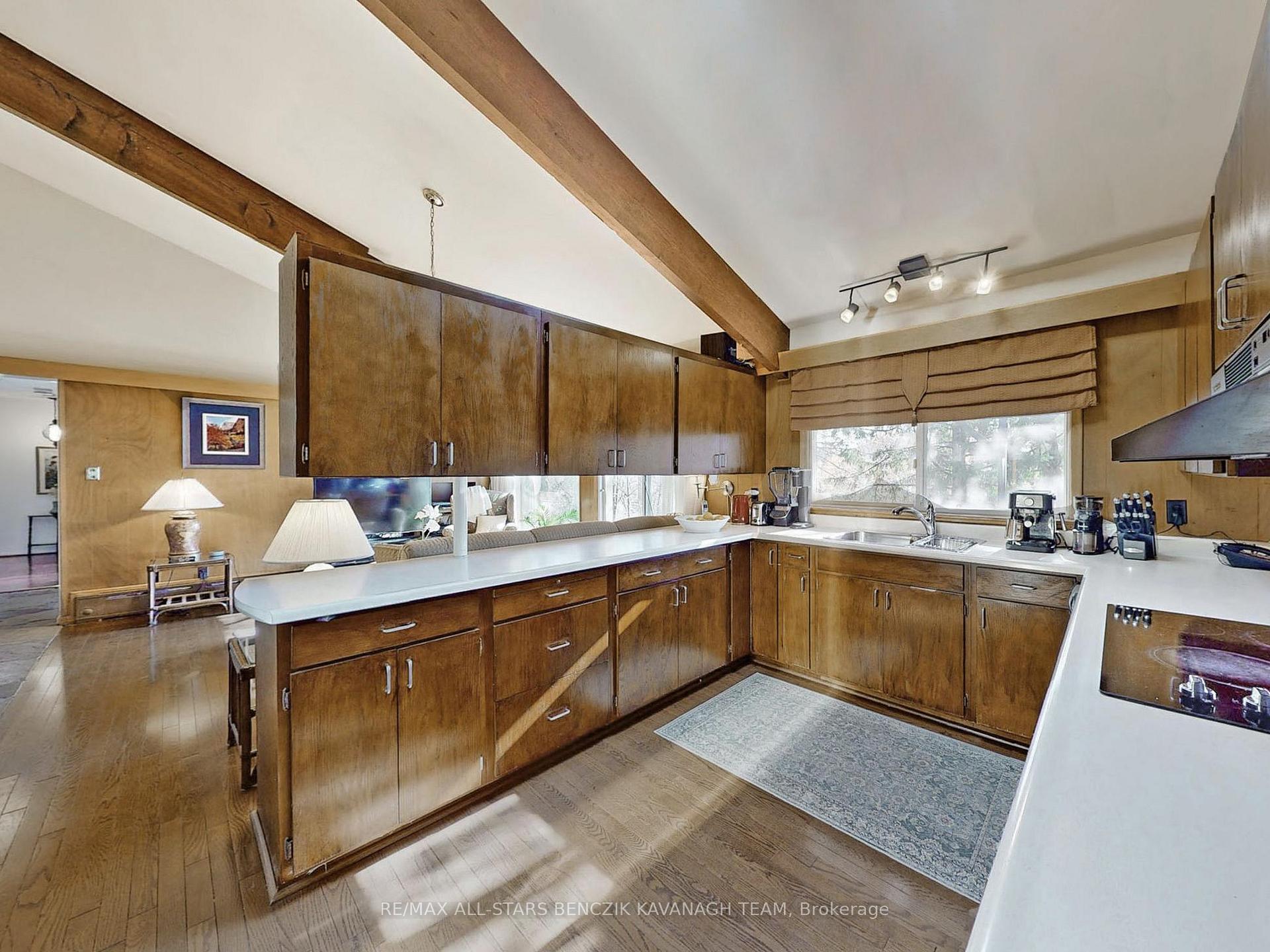 Photo 11 of 2 Savannah Crescent, Markham, Markham Village — HOMEH
