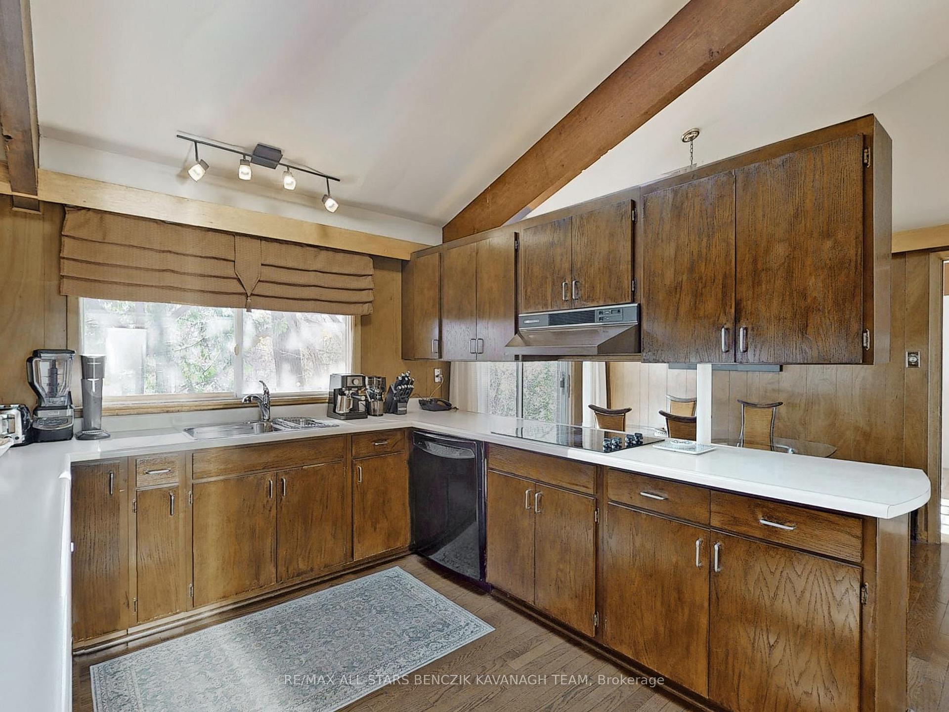 Photo 12 of 2 Savannah Crescent, Markham, Markham Village — HOMEH