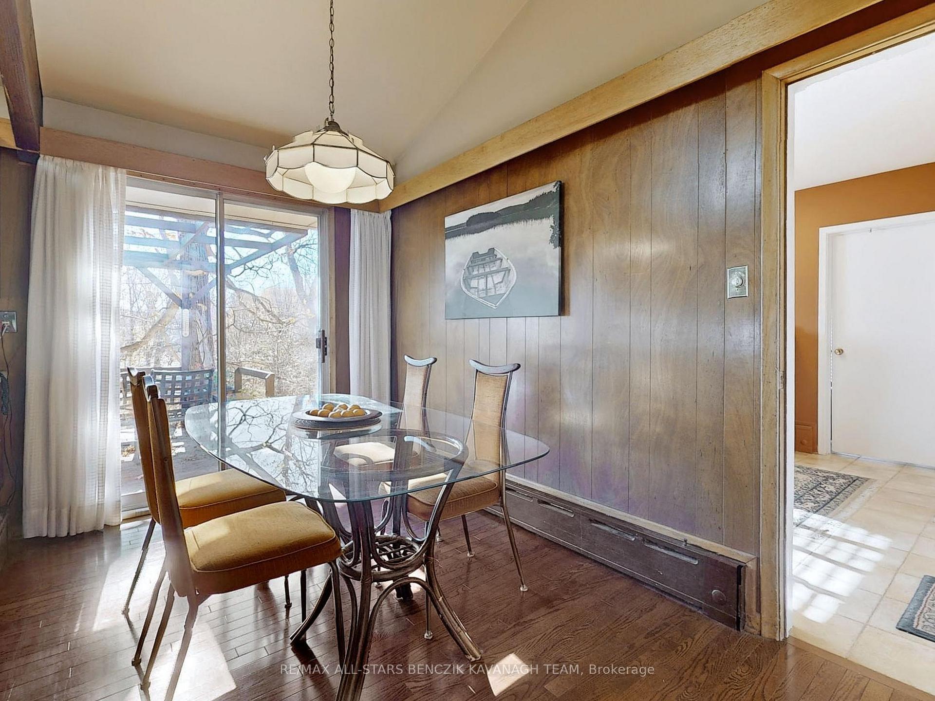 Photo 13 of 2 Savannah Crescent, Markham, Markham Village — HOMEH