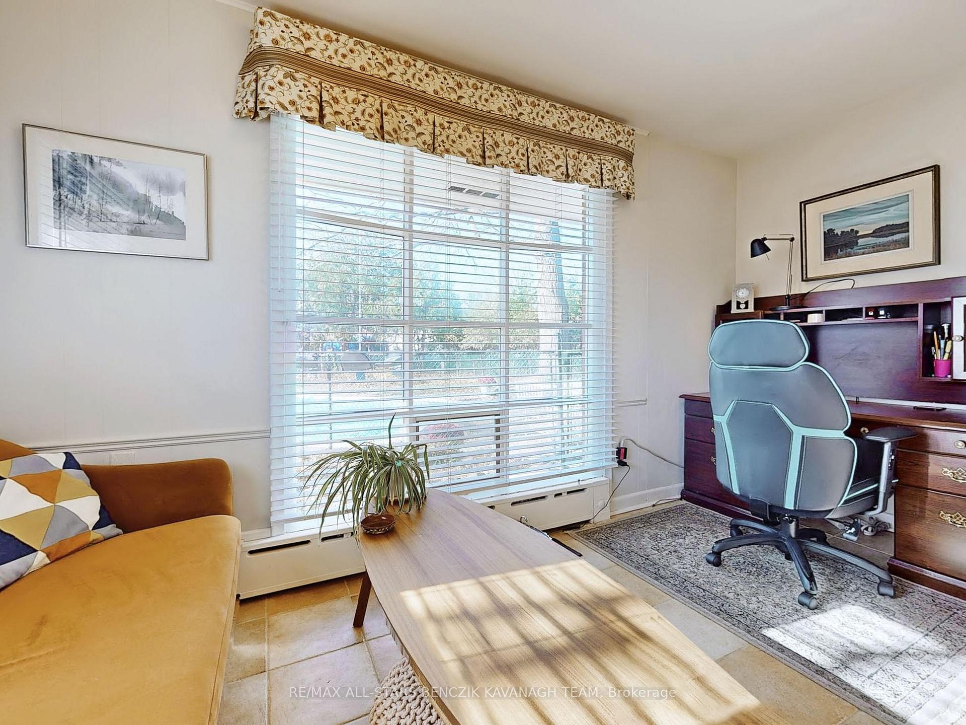 Photo 16 of 2 Savannah Crescent, Markham, Markham Village — HOMEH
