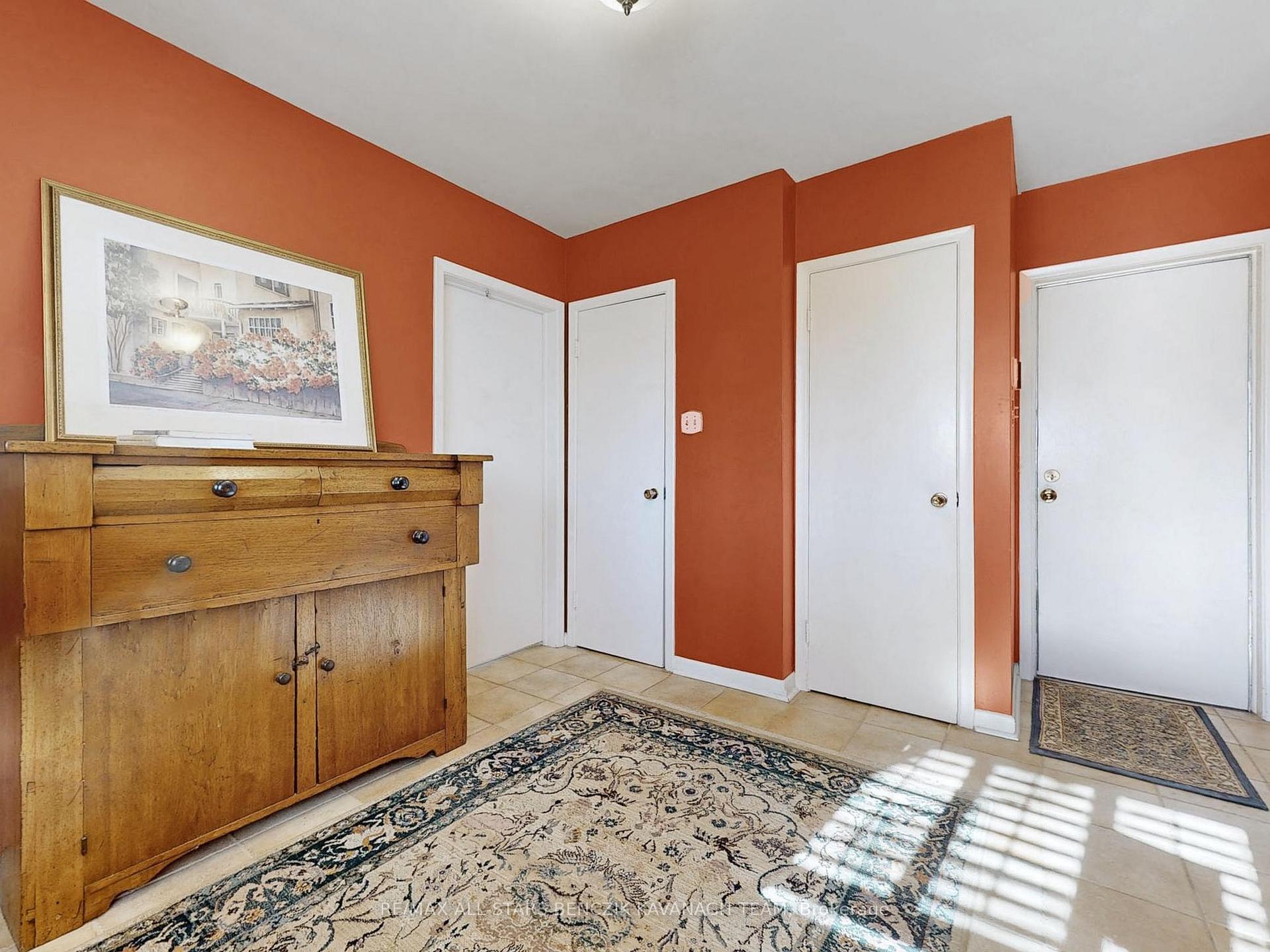Photo 18 of 2 Savannah Crescent, Markham, Markham Village — HOMEH