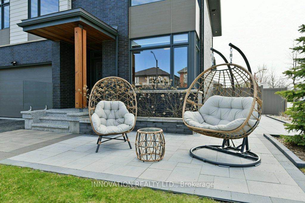 Photo 3 of 652 Bridleglen Crescent, Ottawa, Kanata - Emerald Meadows/Trailwest — HOMEH
