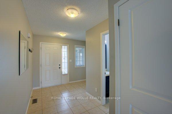 Photo 3 of 945 Zeller Crescent, Kitchener — HOMEH