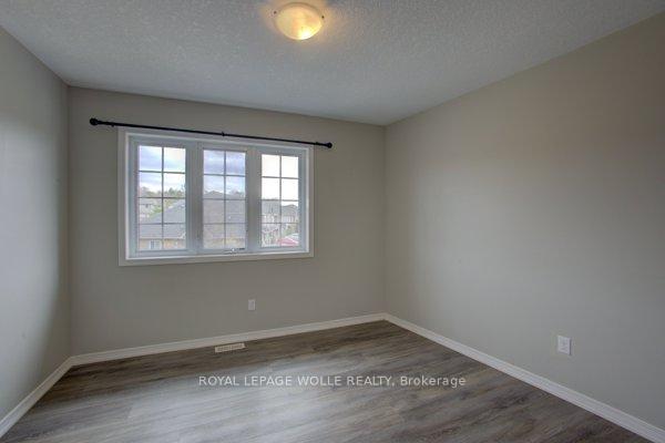 Photo 11 of 945 Zeller Crescent, Kitchener — HOMEH